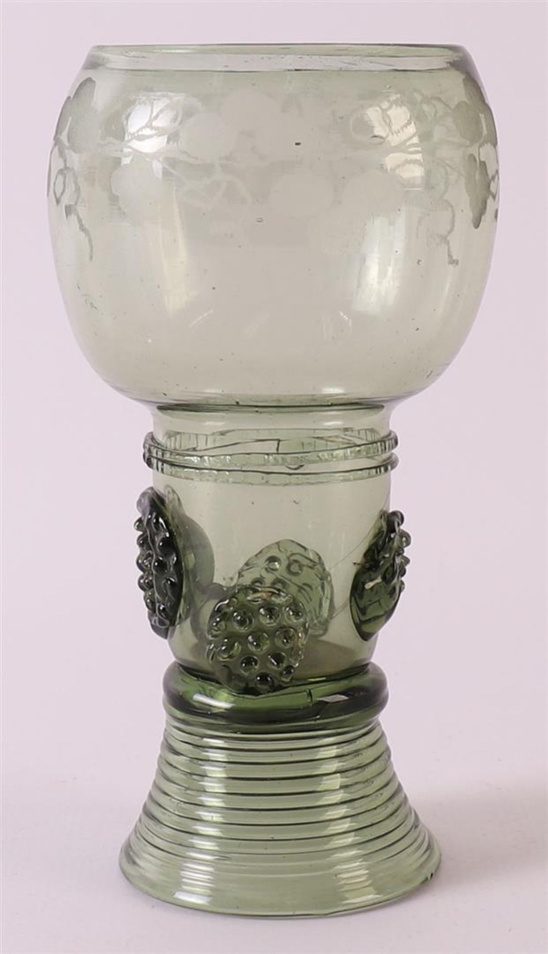A green glass stemmer, Germany 18th century. Chalice-shaped cuppa, stem with burrs, resting on round - Image 2 of 6