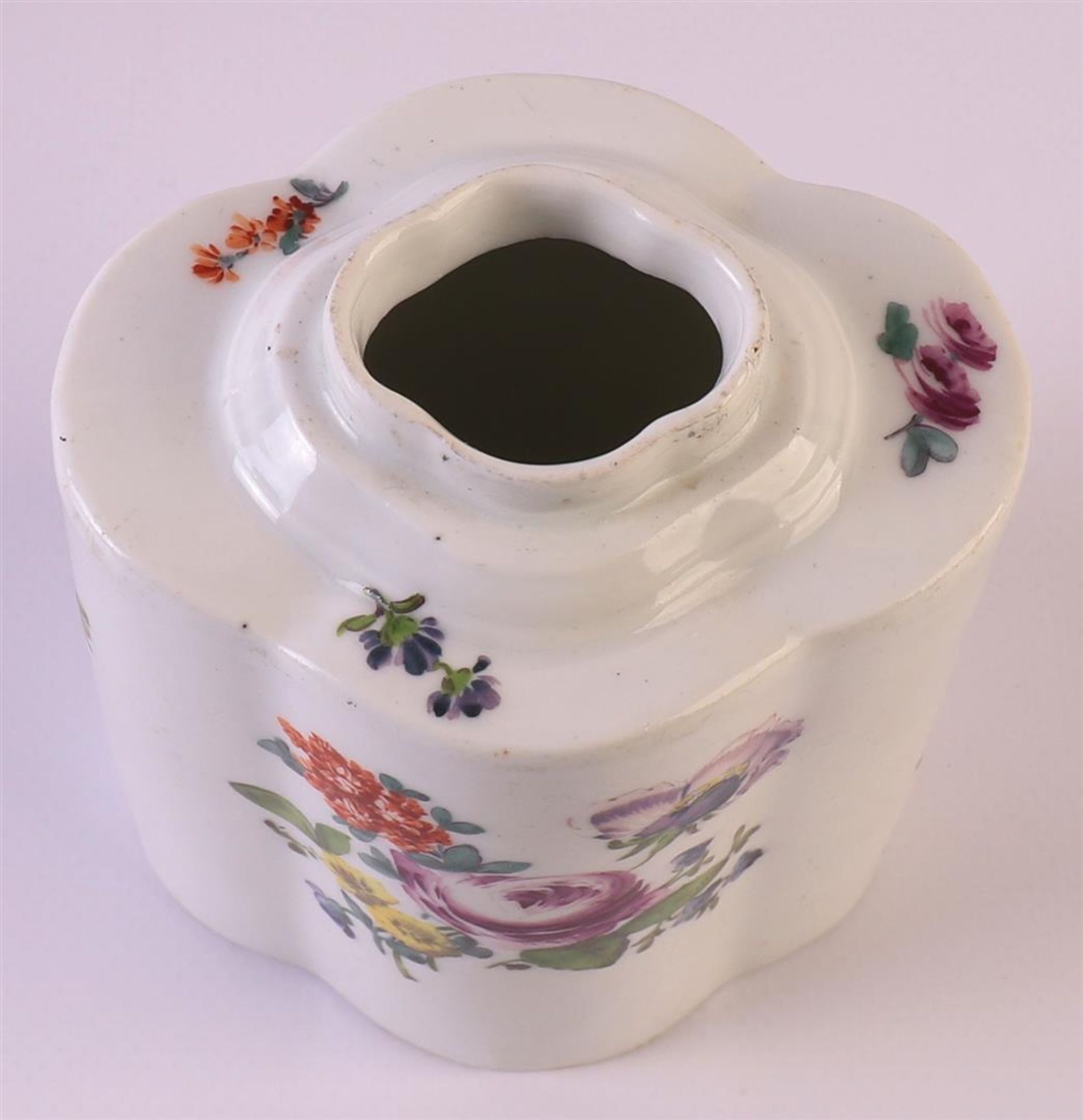 A porcelain tea caddy with silver lid, Germany, Meissen, 20th century. Polychrome floral decor, - Image 6 of 10