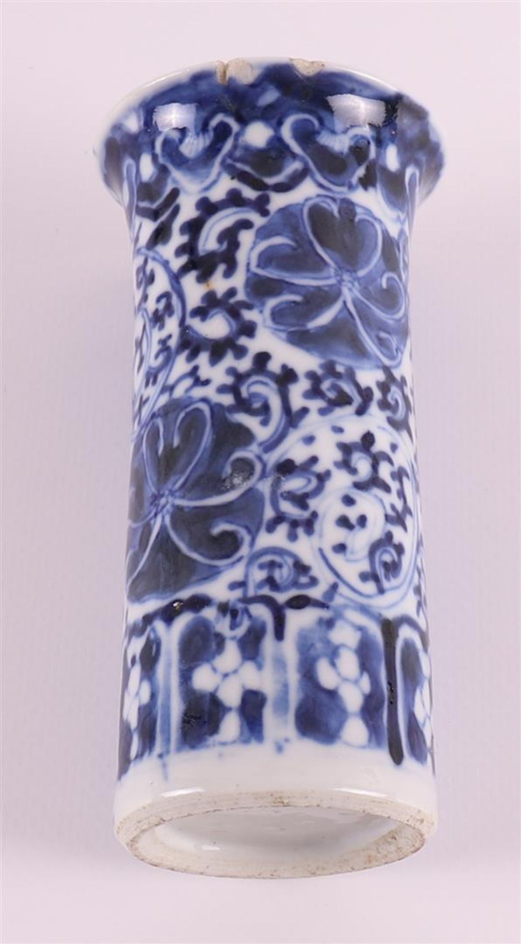 A blue/white porcelain spittoon, China, Qianlong 18th century, h 13 cm (restored). Here are two - Image 5 of 12