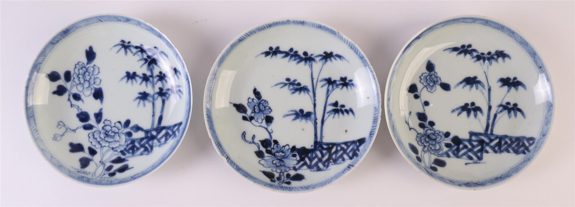 A lot of blue/white porcelain cups and saucers, China, Kangxi/Qianlong, 18th century, to. 13x. - Image 3 of 23