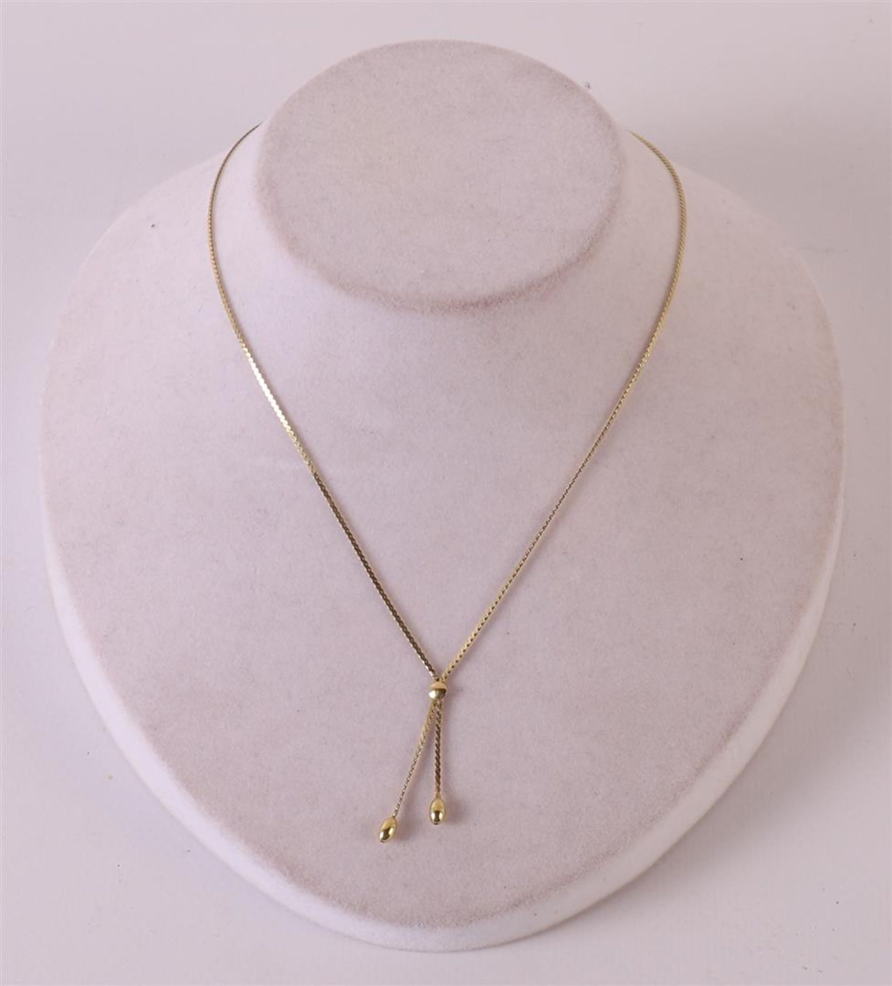 A 14 kt 585/1000 yellow gold necklace, length 38 cm, 2.8 grams.