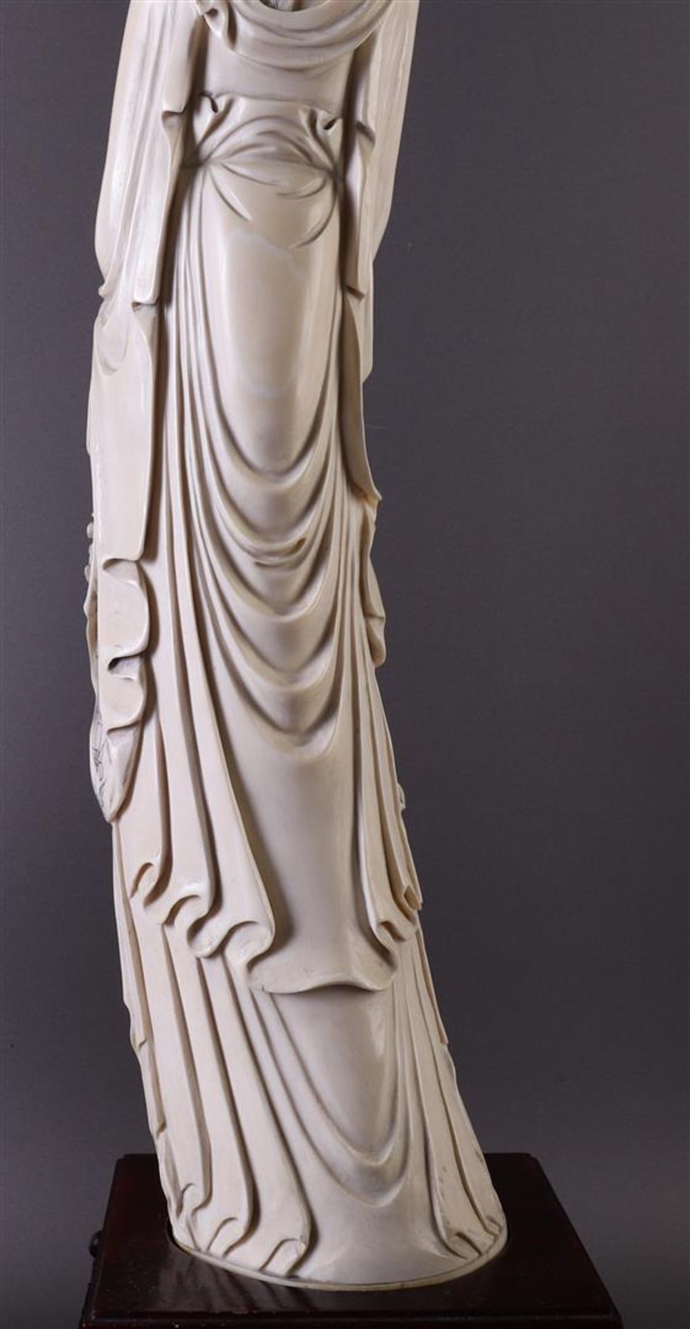 A carved ivory emperor and empress, China, Xuantong (1909-1911), h53 cm, 3227 grams, signed on the - Image 13 of 25