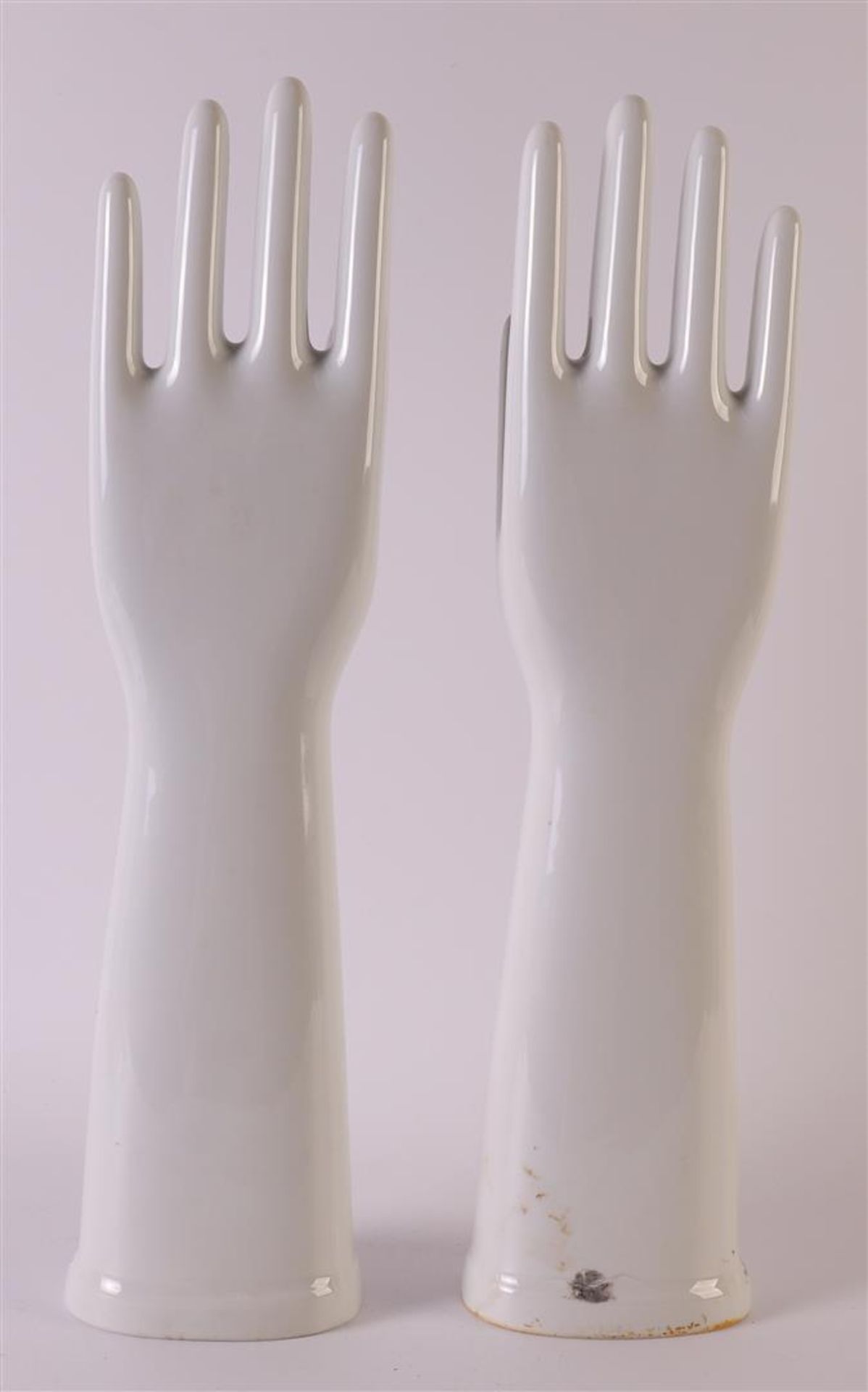 A set of vintage white porcelain glove/ring holders, West Germany, Rosenthal, 1986, h 38 cm, tot. - Bild 4 aus 4