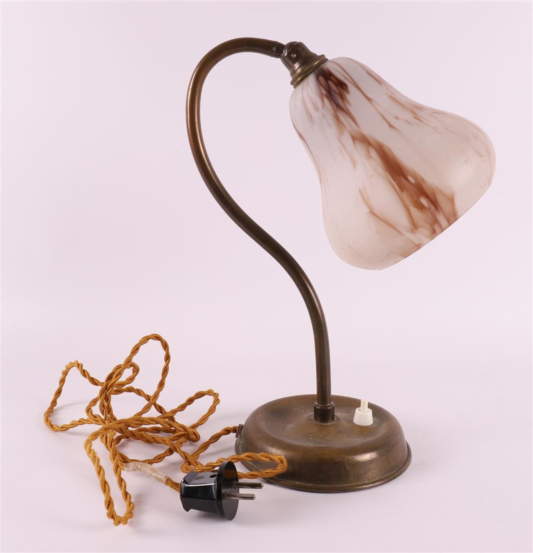 A brass table/desk lamp with cloudy glass shade (chips), ca. 1930, h 30 cm.