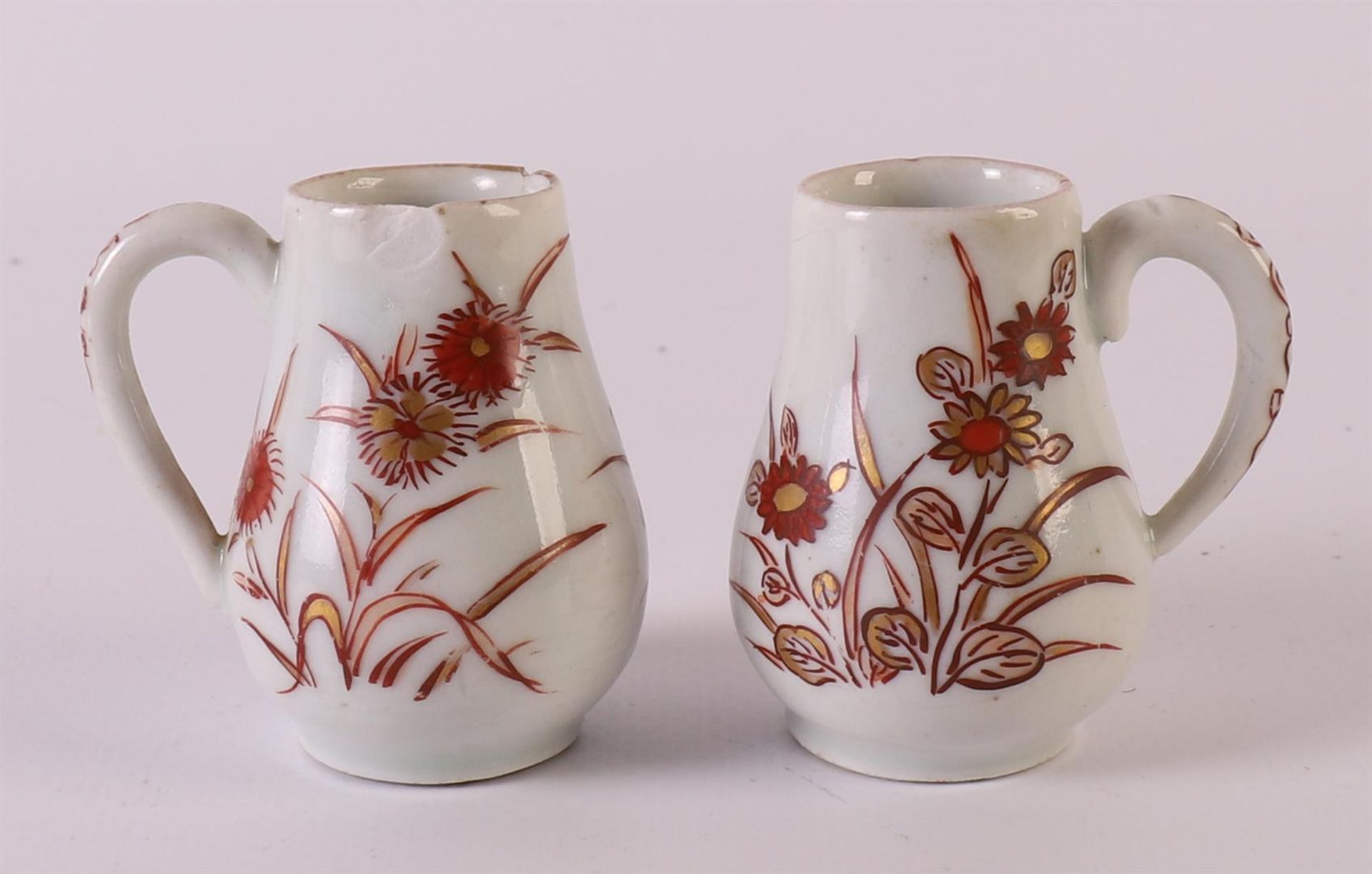 A lot of various etagère porcelain, including Imari and rouge de fer cups, China, including 18th - Bild 7 aus 14