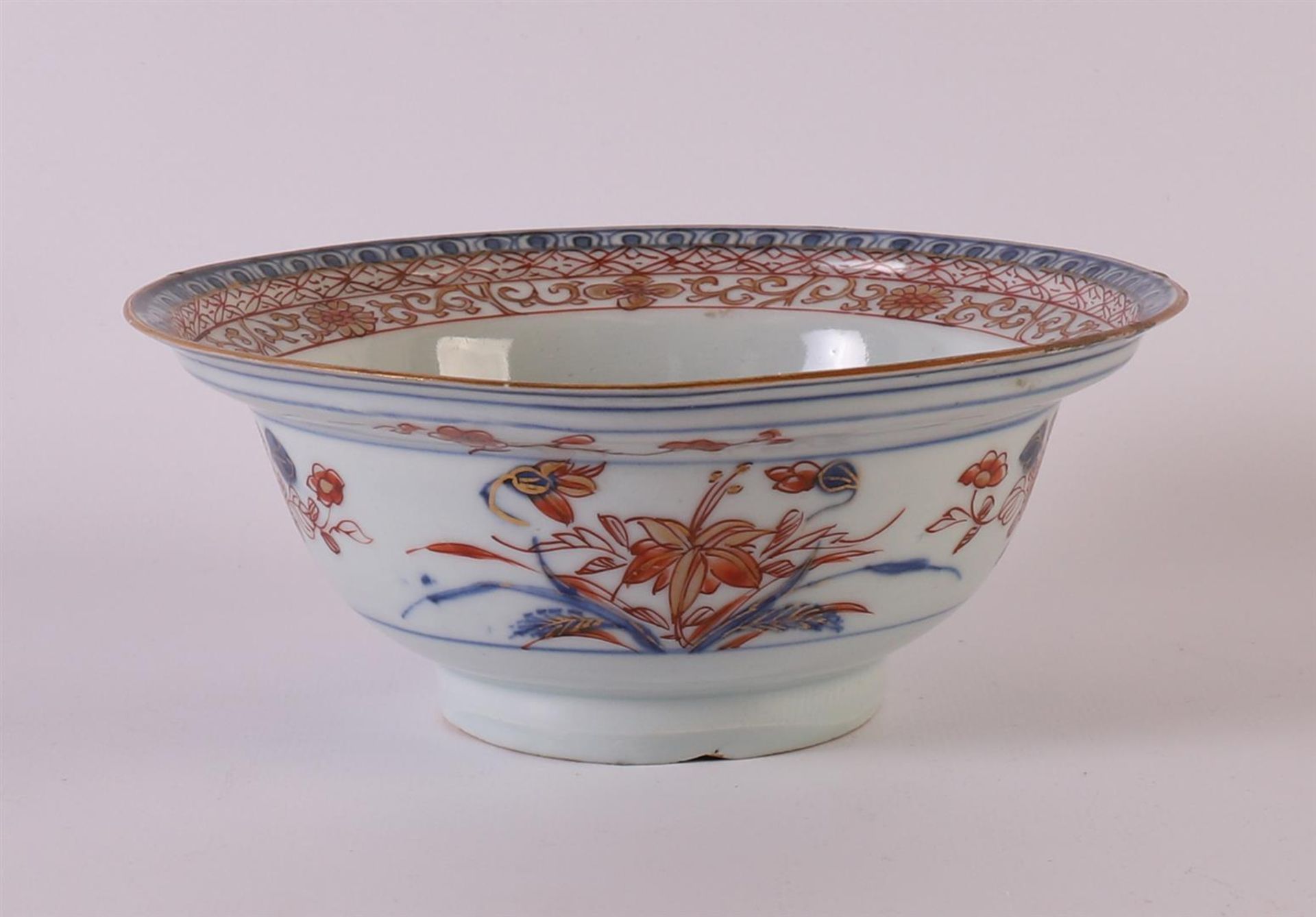 A porcelain hooded bowl, China, Qianlong 18th century. Blue/red, partly gold heightened floral - Image 2 of 8