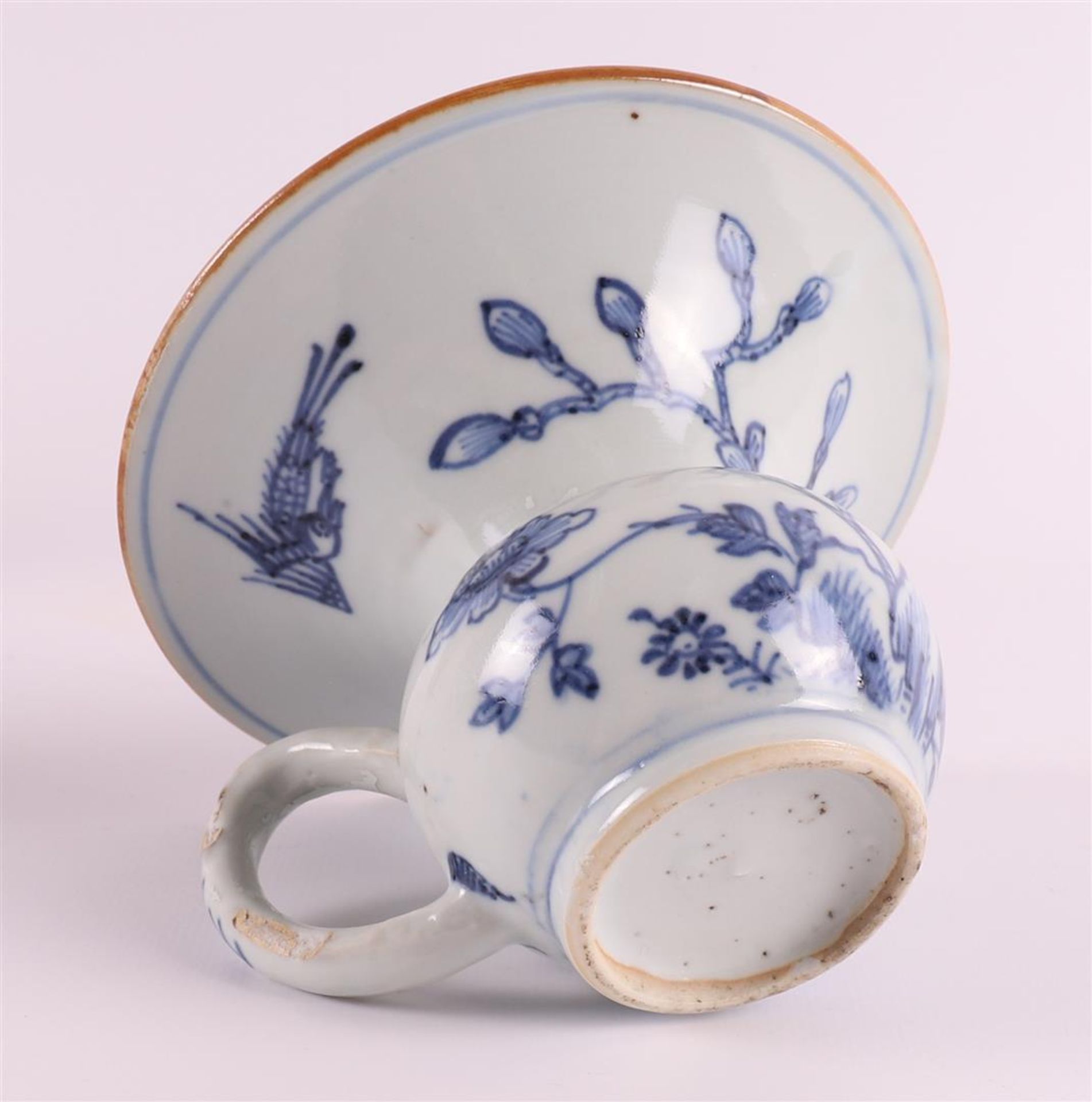 A blue/white porcelain spittoon, China, Qianlong 18th century, h 13 cm (restored). Here are two - Image 12 of 12