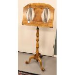 A walnut lectern with baluster-shaped trunk, resting on a voluting tripod, 20th century, h 115 cm.