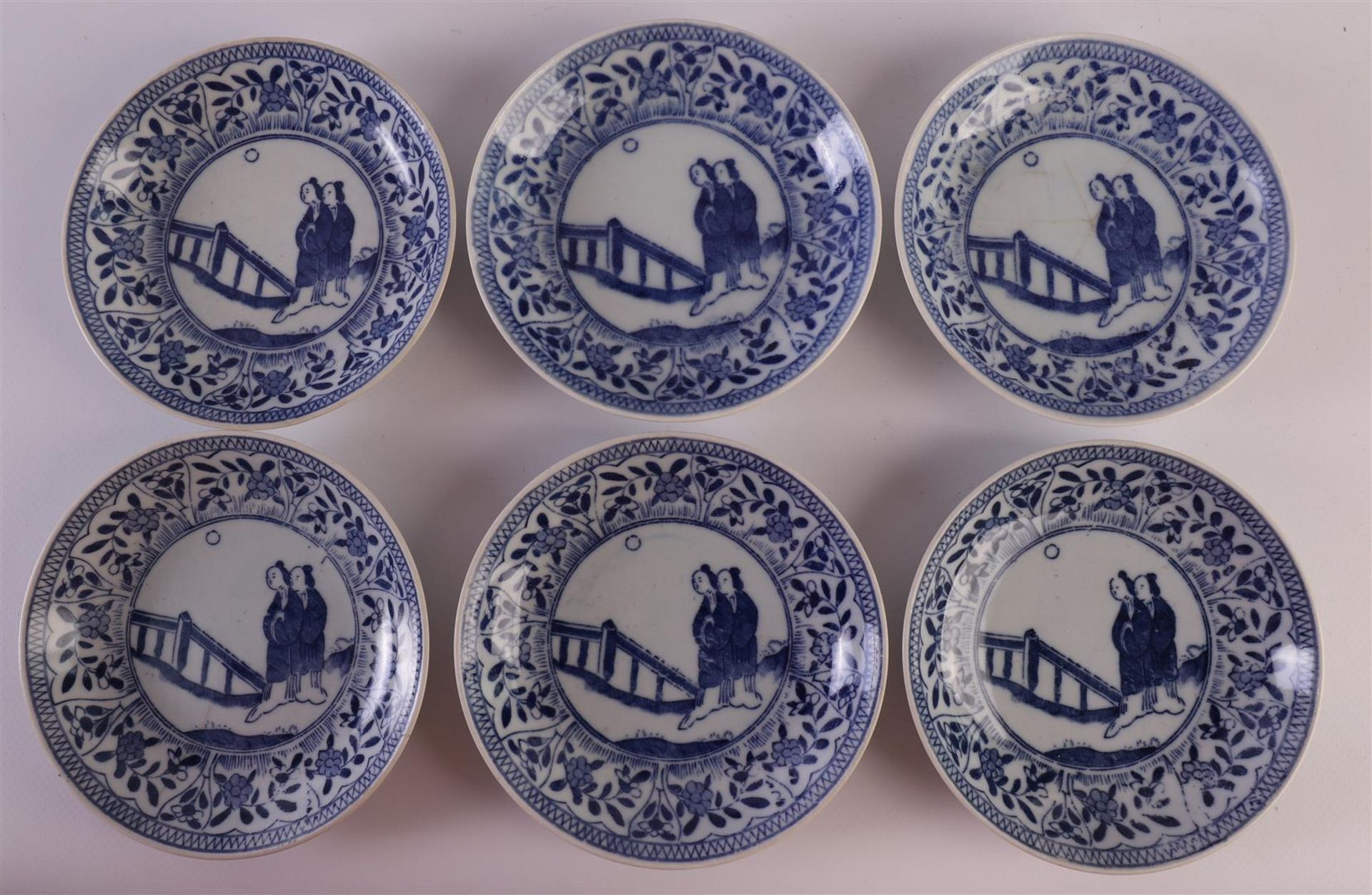 Twelve blue/white porcelain cups and saucers, China, late 19th century. Blue underglaze floral - Bild 5 aus 20