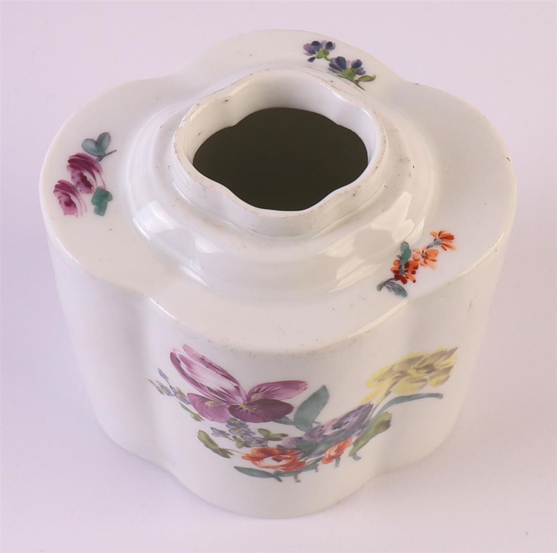 A porcelain tea caddy with silver lid, Germany, Meissen, 20th century. Polychrome floral decor, - Image 5 of 10