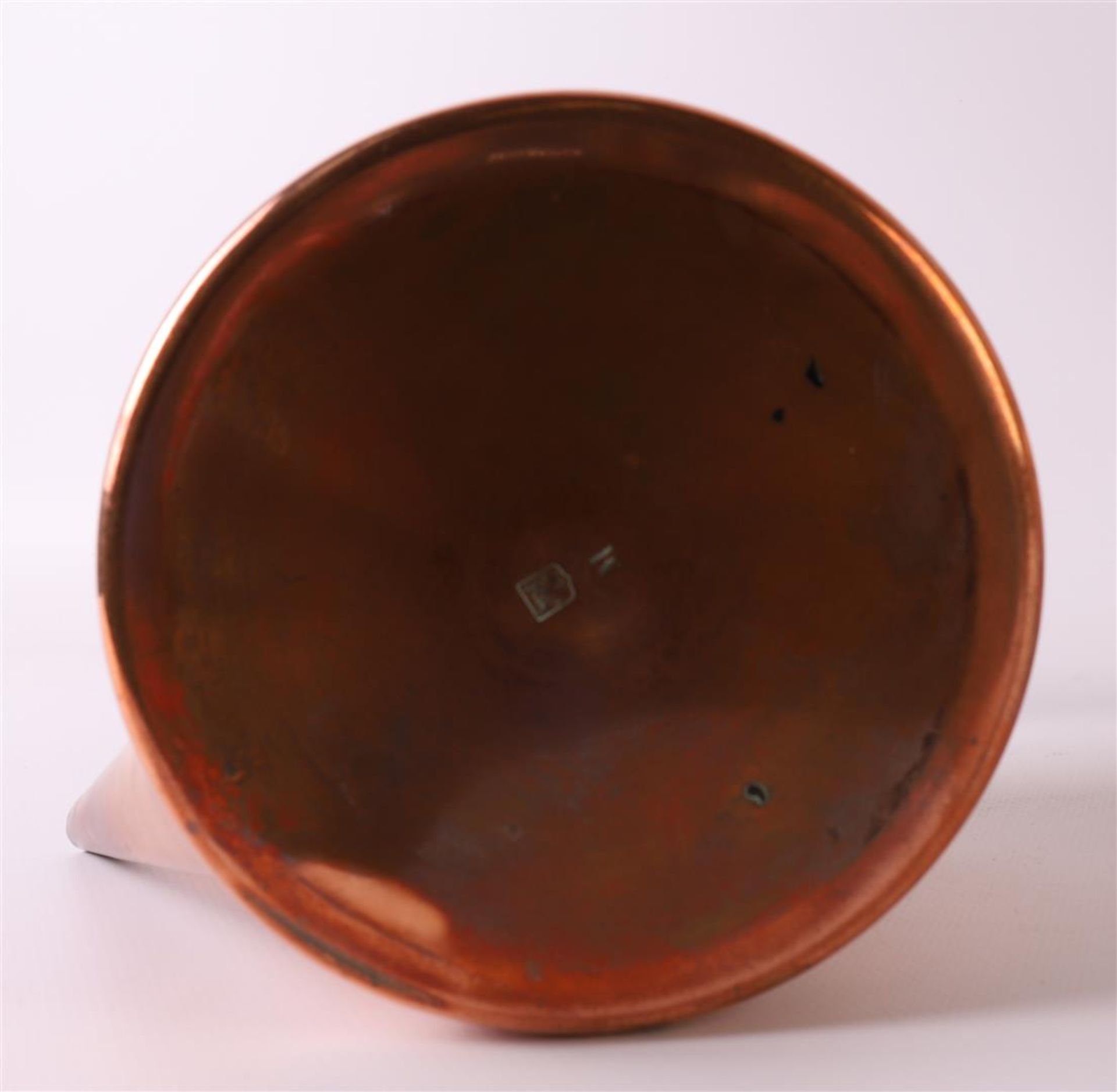 A red copper Art Nouveau bowl, around 1900, h 32 cm. - Image 5 of 5