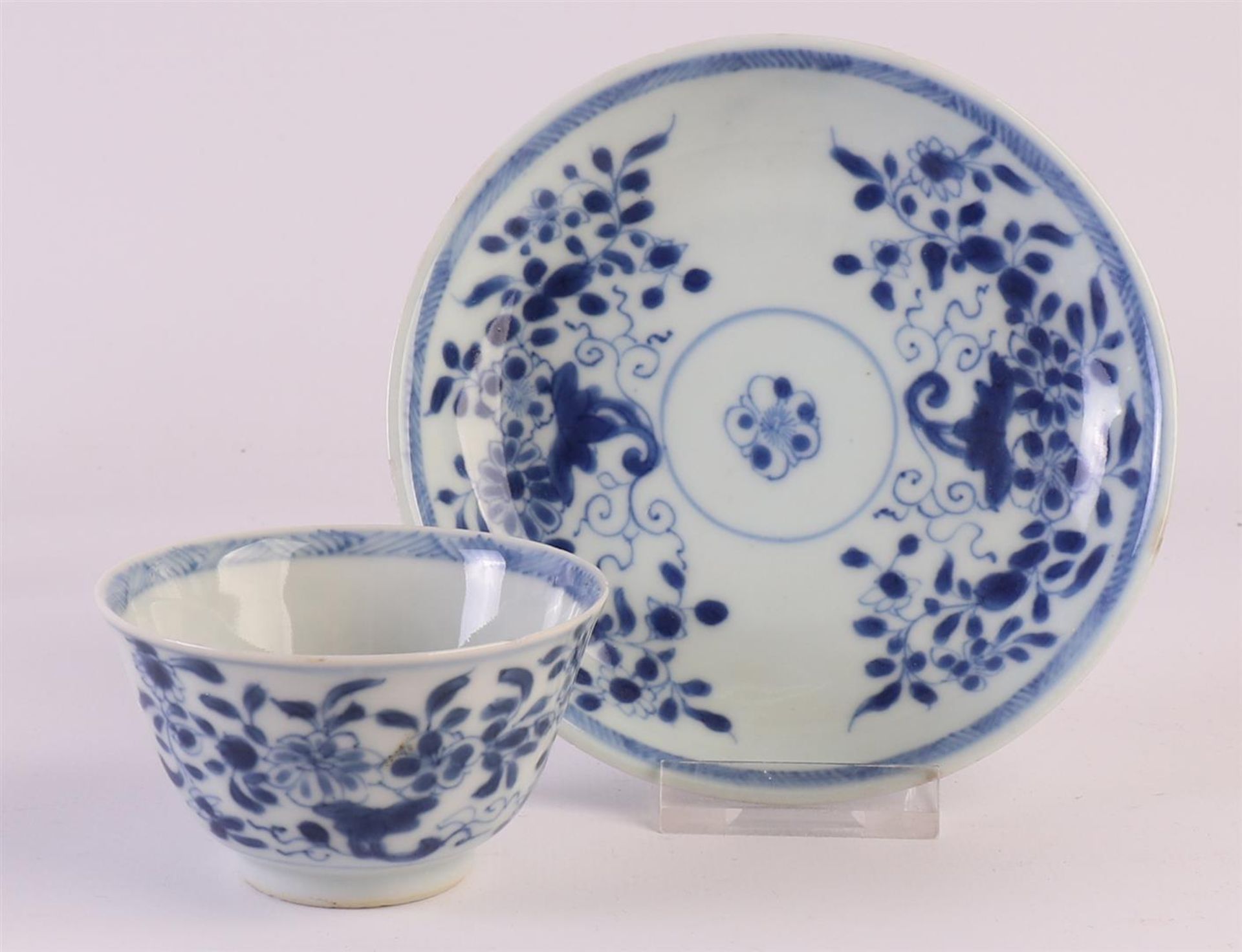 A lot of blue/white porcelain cups and saucers, China, Kangxi/Qianlong, 18th century, to. 13x. - Image 18 of 23