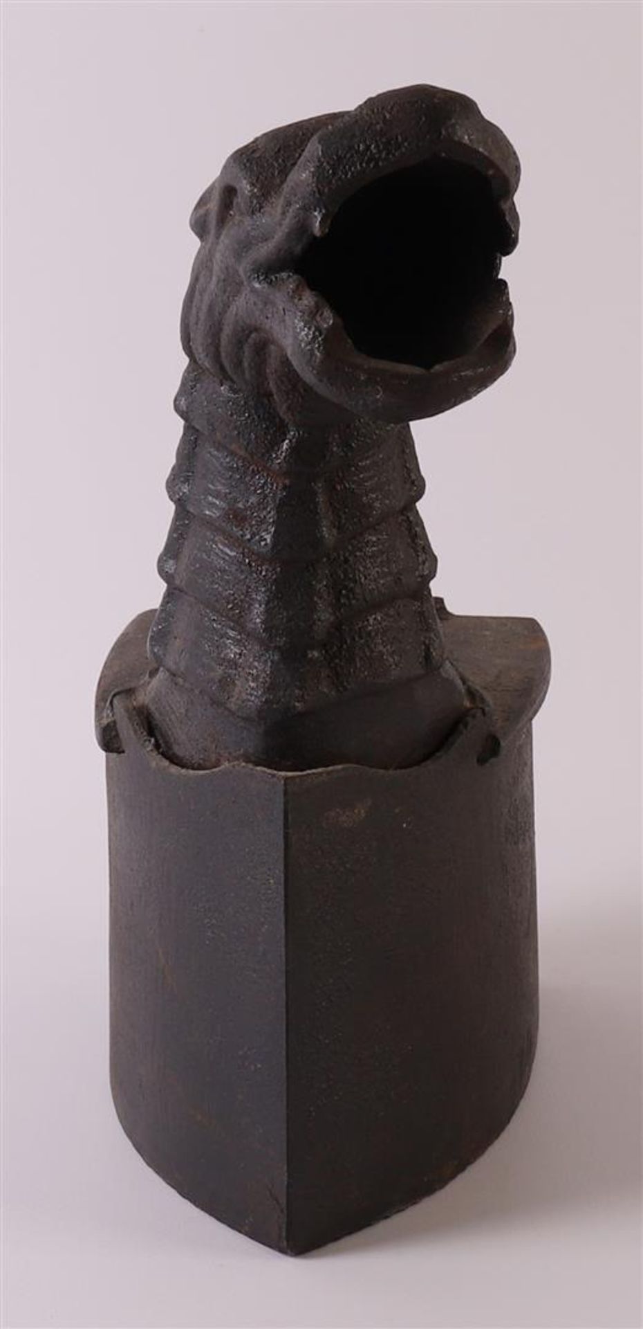 A bronze pan on tripod, 18th century, h 10 x Ø 24 cm (without stem). Here is a cast iron coal - Image 5 of 7