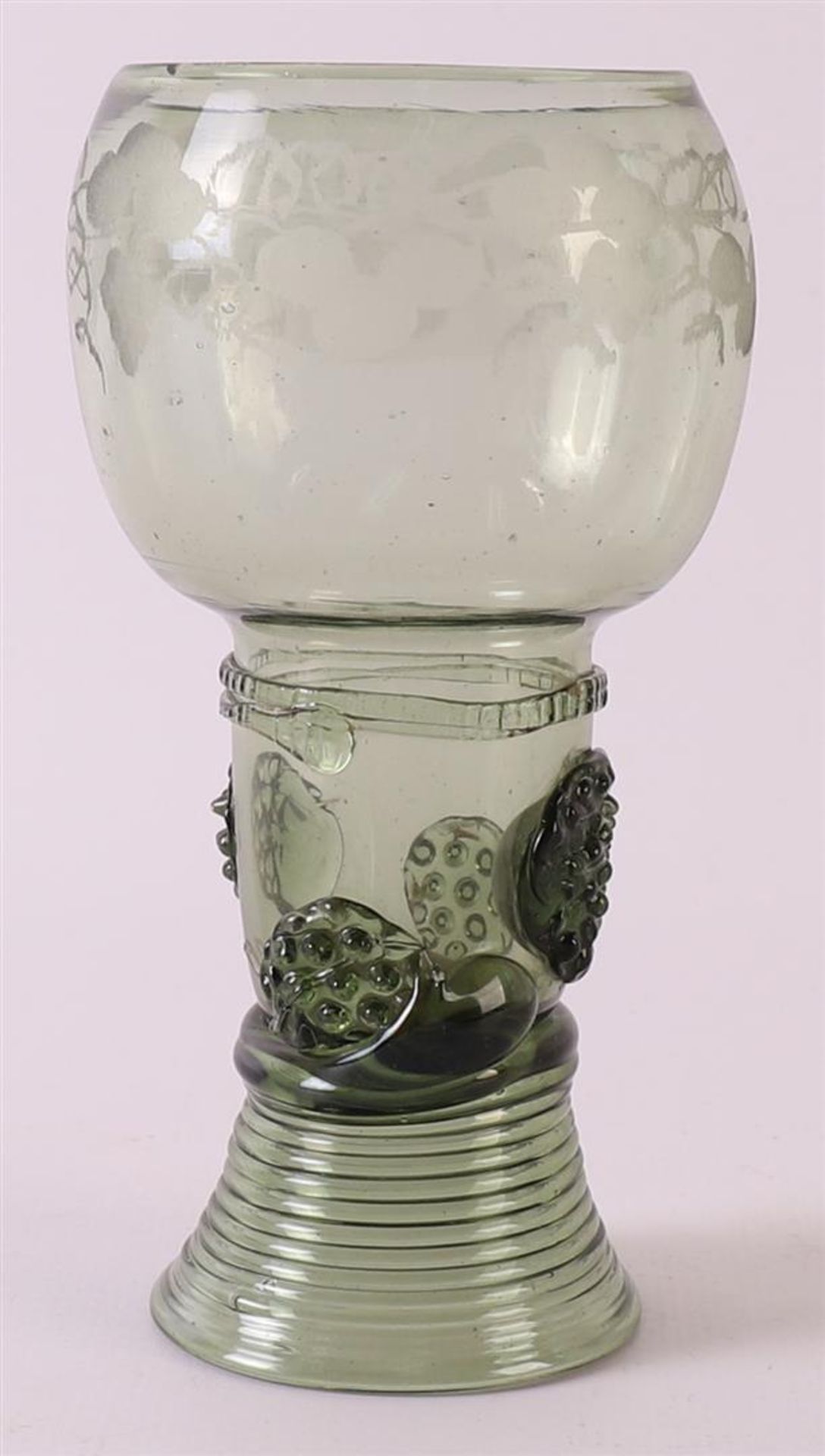 A green glass stemmer, Germany 18th century. Chalice-shaped cuppa, stem with burrs, resting on round - Image 4 of 6