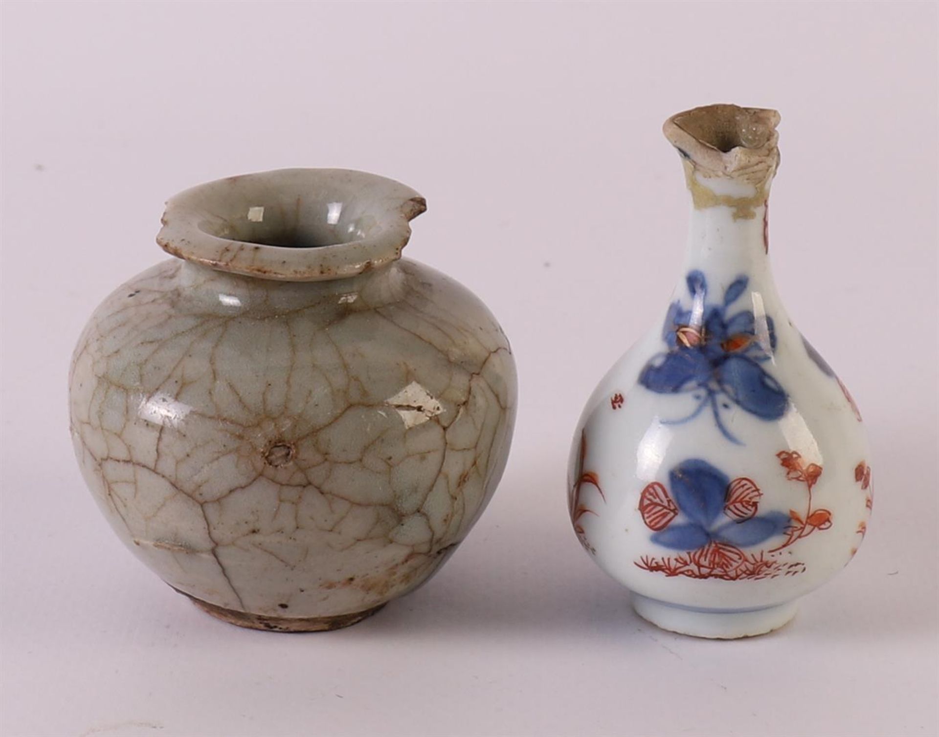 A lot of various etagère porcelain, including Imari and rouge de fer cups, China, including 18th - Bild 11 aus 14