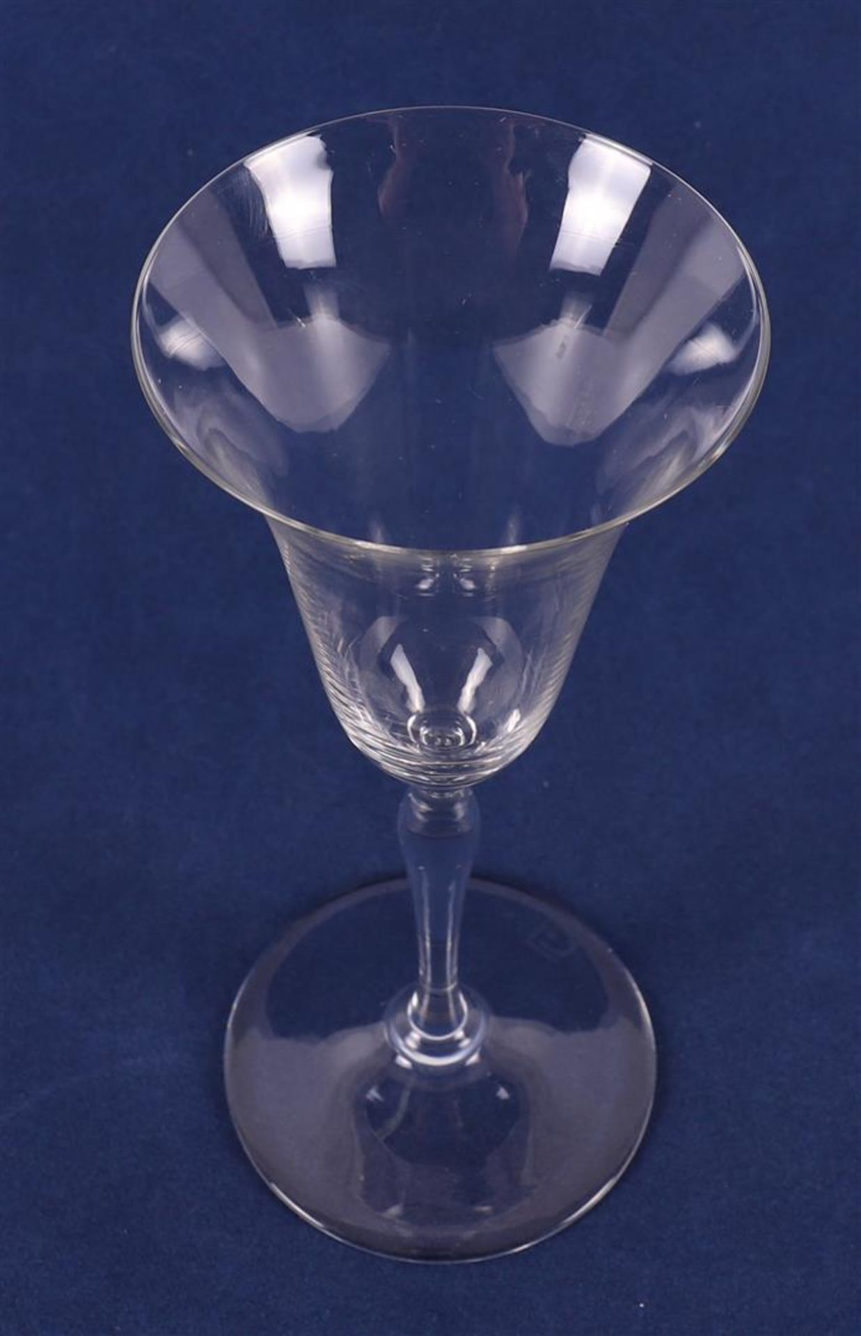 Netherlands, Leerdam. A wine glass 'Romanda', 1924. design: A.D. Copier, marked with monogram ' - Image 4 of 5