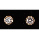 A pair of 18 kt 750/1000 gold stud earrings with 2 diamonds of 0.30 crt each. Total 0.60 crt F-VVS1