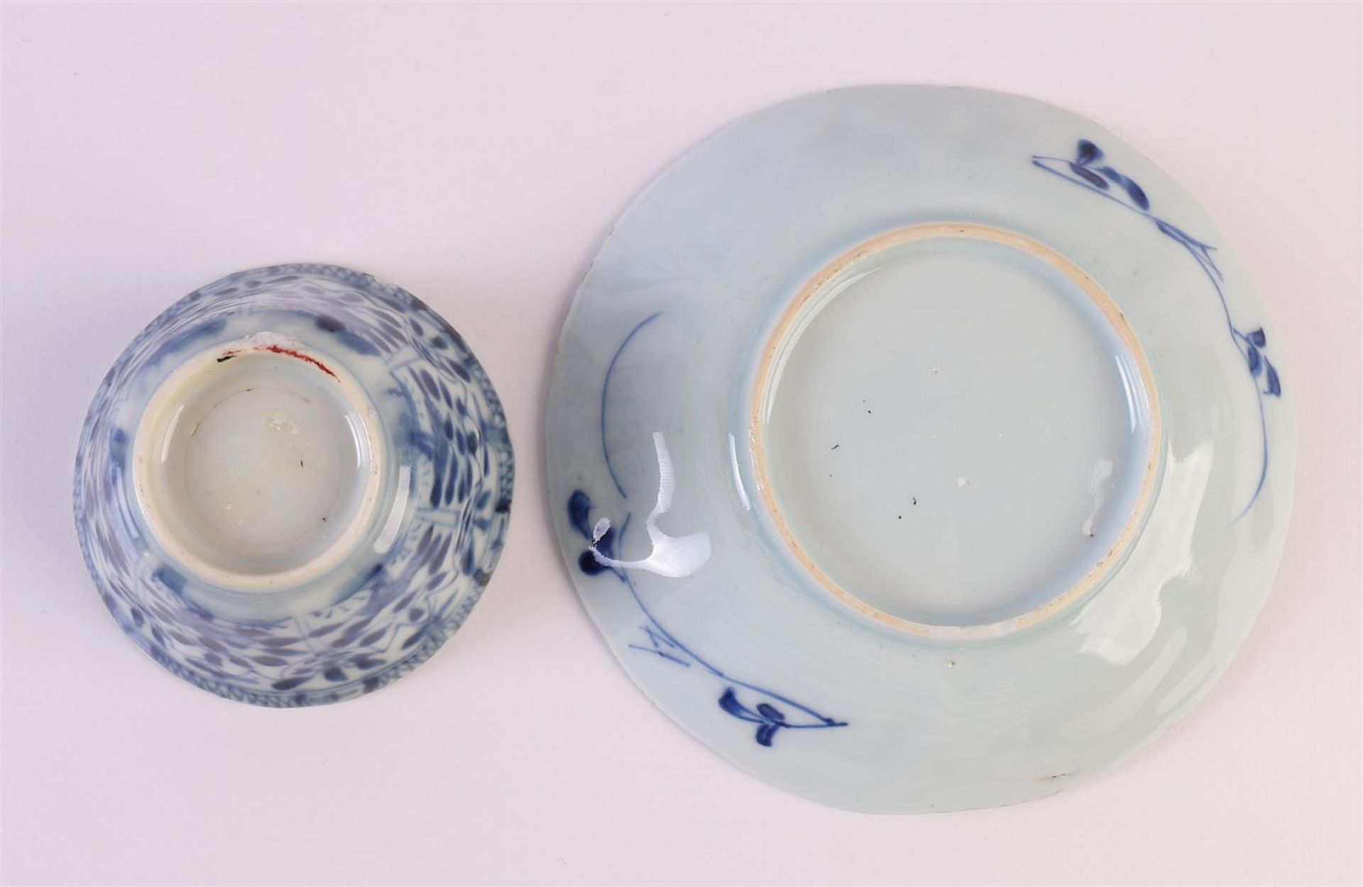 A lot of blue/white porcelain cups and saucers, China, Kangxi/Qianlong, 18th century, to. 13x. - Image 13 of 23