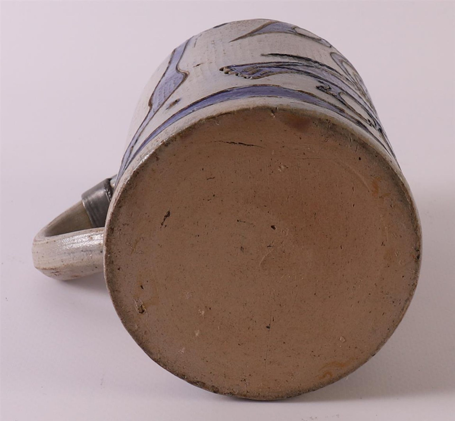 A gray 'gres' stoneware beer mug with blank pewter lid, Germany 18th century. Blue underglaze - Image 5 of 7