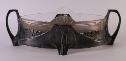 A pewter Art Nouveau pointed oval fruit bowl with glass inner bowl, Germany, WMF, around 1900.