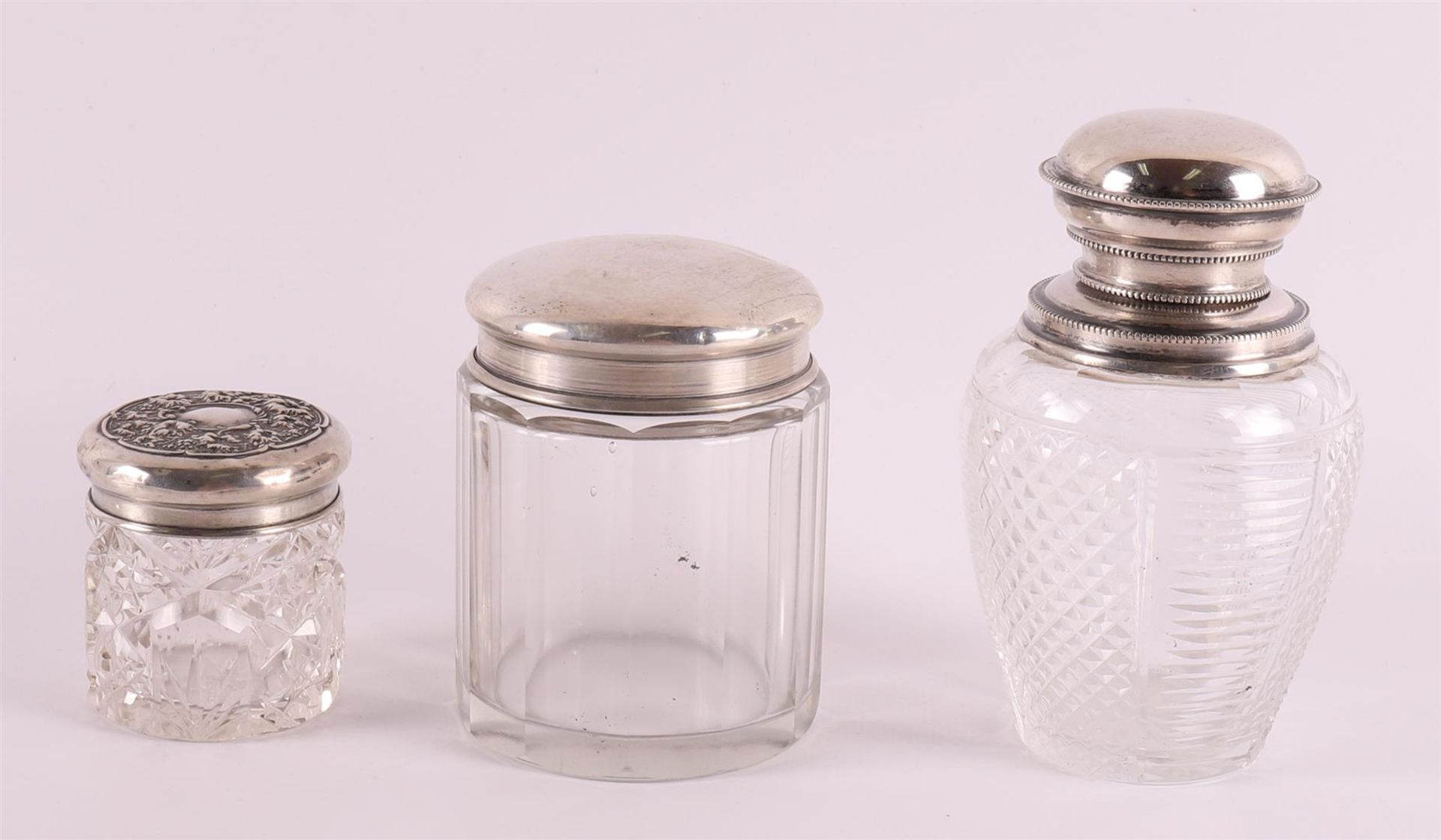 A lot of various silver, including crystal tea caddy with silver frame, 20th century, to. 5x. - Image 2 of 4