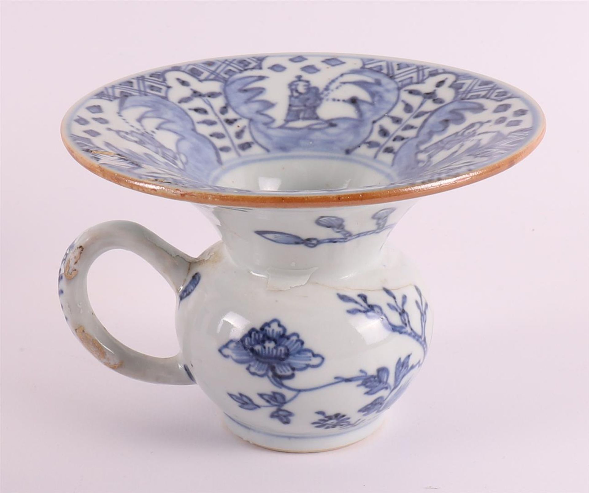 A blue/white porcelain spittoon, China, Qianlong 18th century, h 13 cm (restored). Here are two - Image 9 of 12
