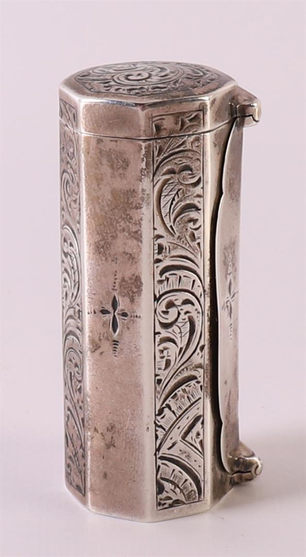 A second grade 835/1000 silver nutmeg grater, Holland 19th century. Master's mark: J.G. Koen (844- - Image 2 of 7