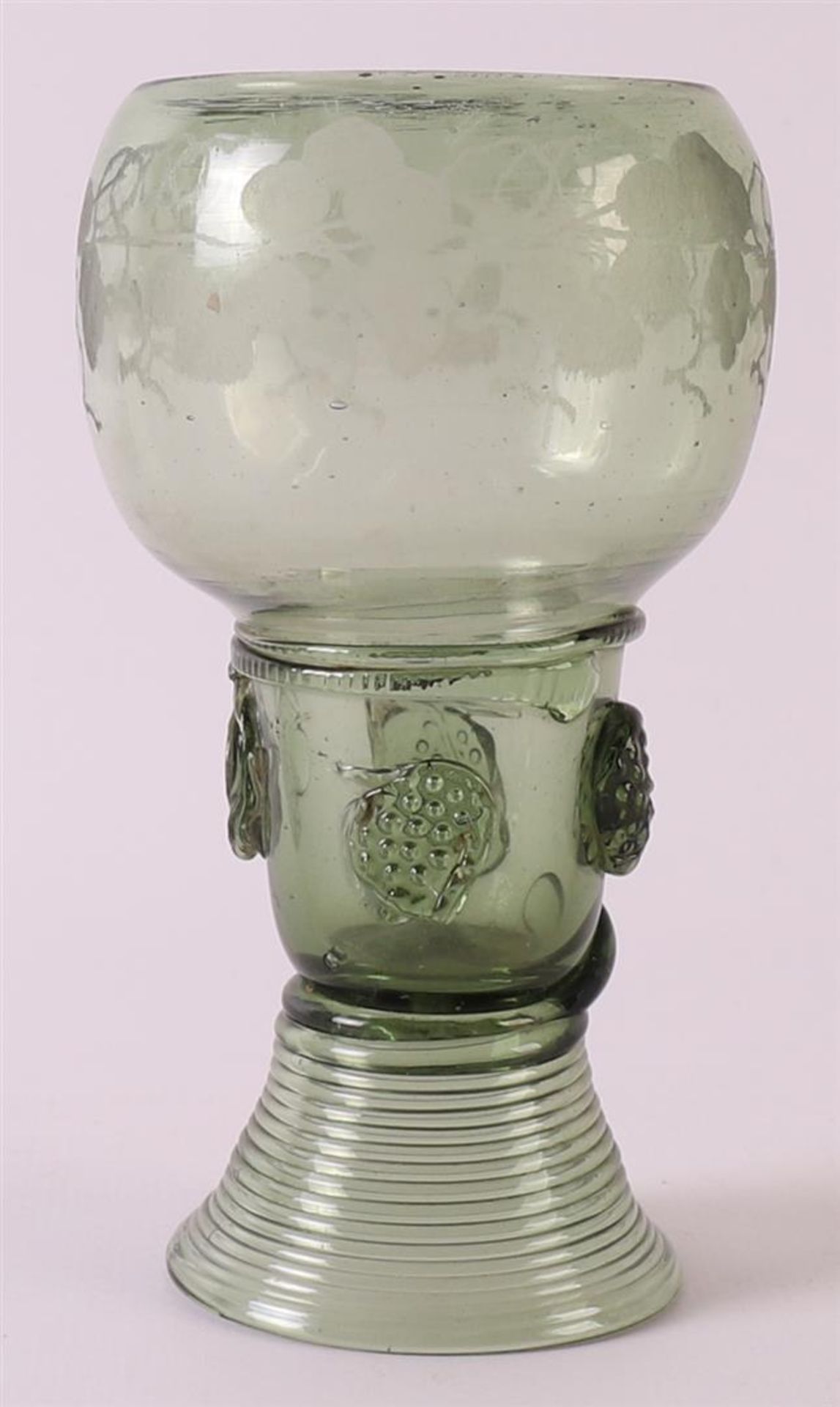 A green glass stemmer, Germany 18th century. Chalice-shaped cuppa, stem with burrs, resting on round - Image 2 of 7