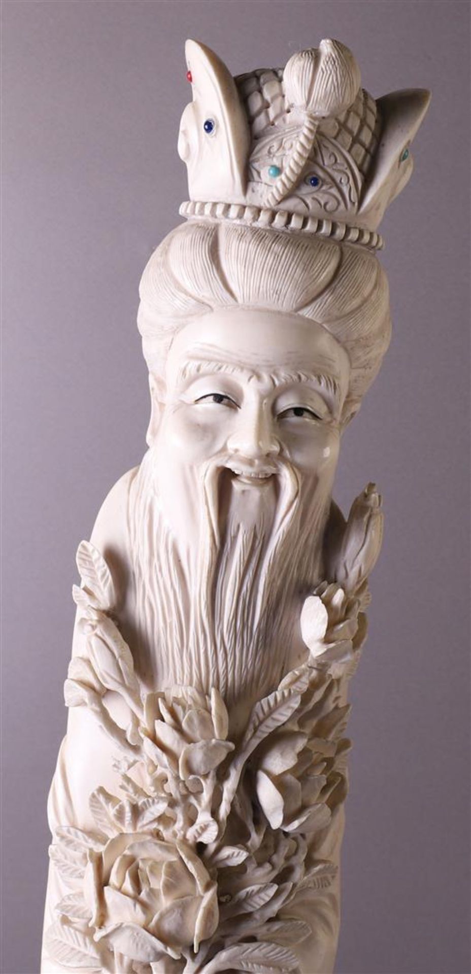 A carved ivory emperor and empress, China, Xuantong (1909-1911), h53 cm, 3227 grams, signed on the - Image 5 of 25