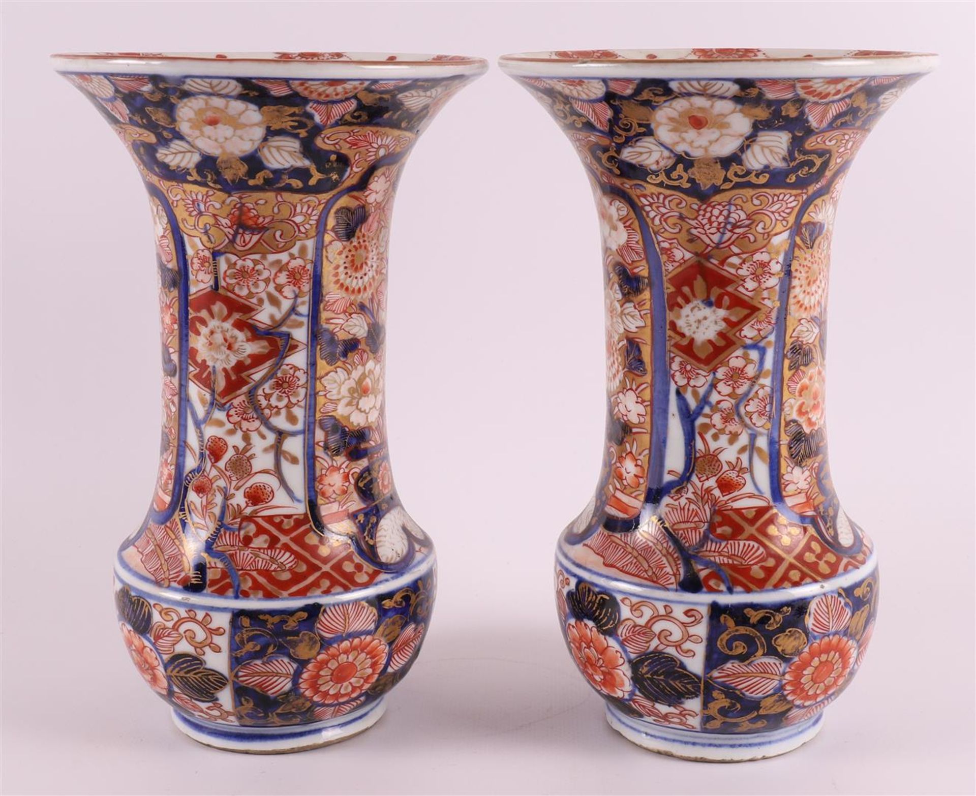 A five-piece porcelain Imari cabinet set, consisting of: three lidded vases and two vases with - Image 15 of 17
