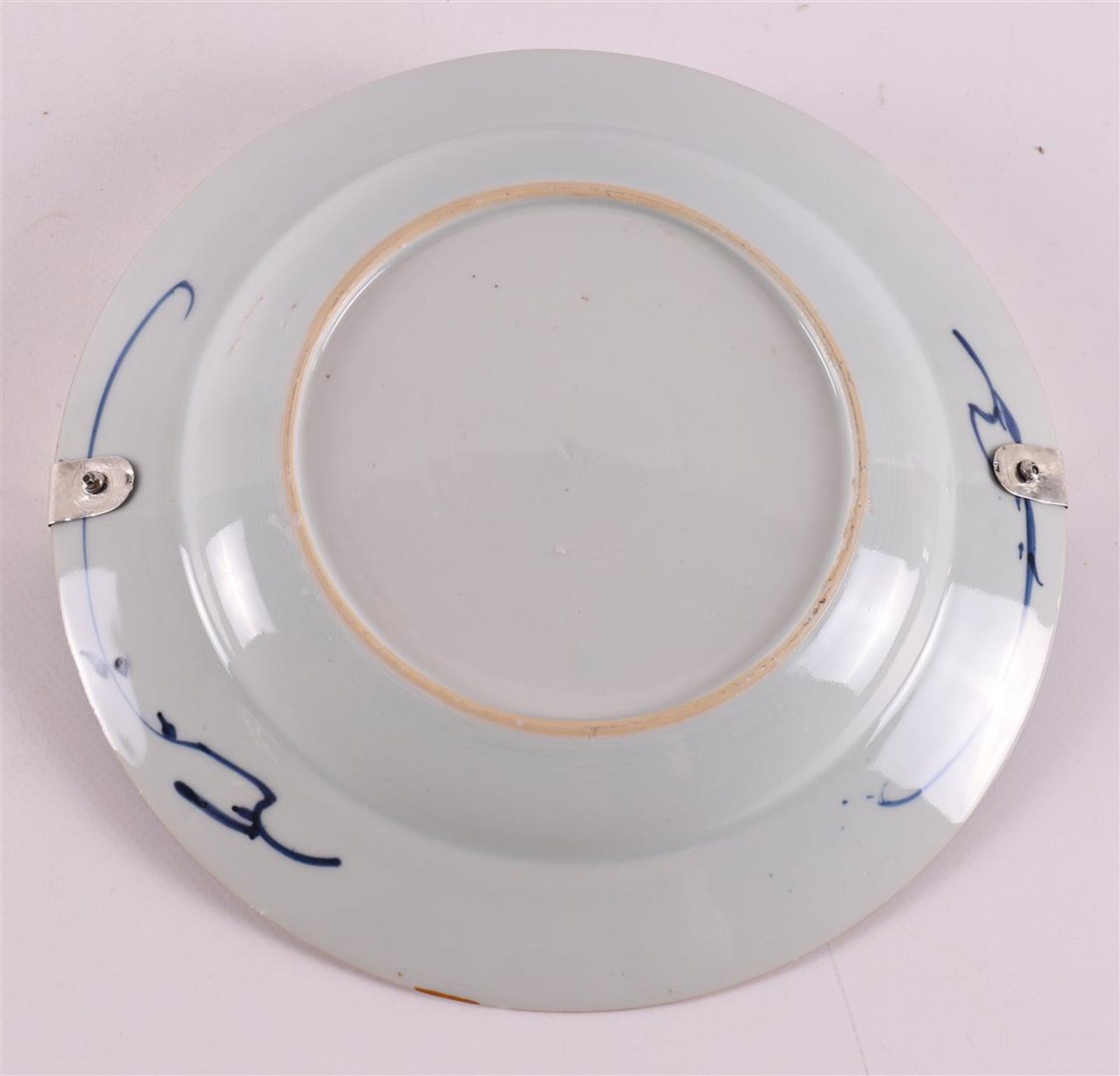 A blue/white porcelain plate with a silver handle from a later date, China, Kang - Image 5 of 5