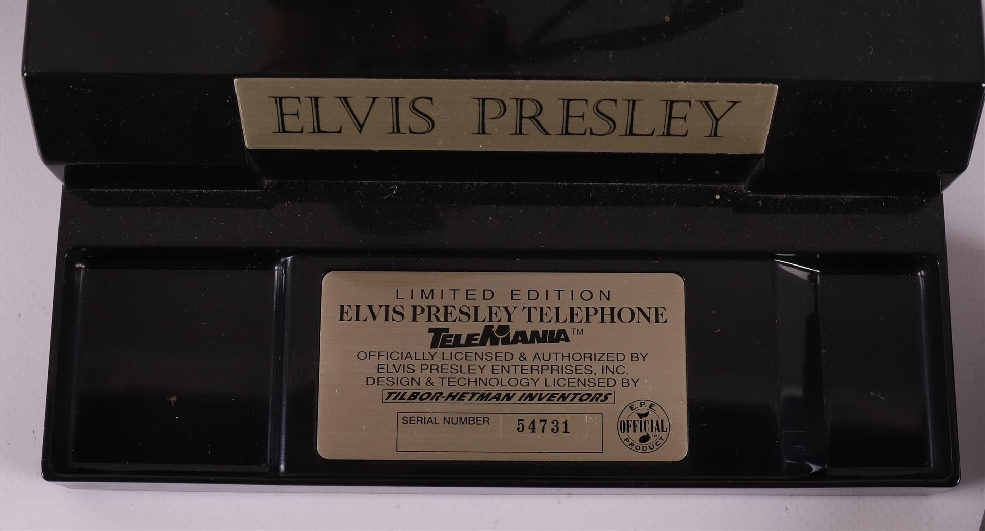 A lot of various Elvis Presley memorablia, including music boxes. - Bild 3 aus 3