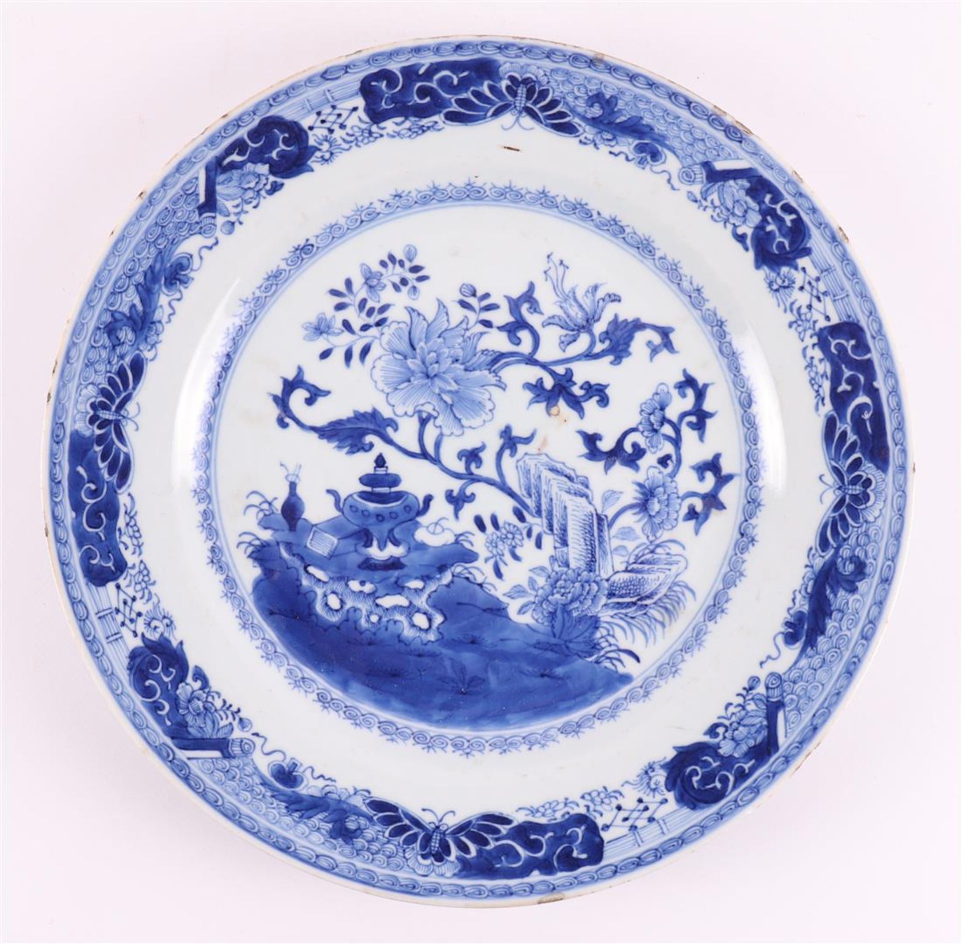 A blue/white porcelain double plate, China, Qianlong, 1st half 18th century. - Image 2 of 6