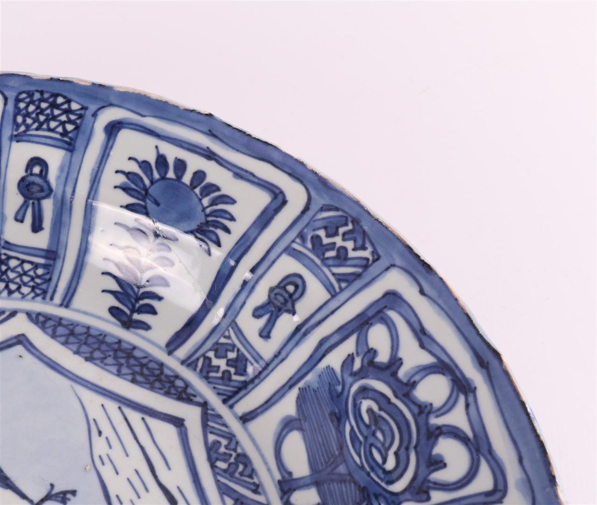 A blue/white porcelain 'kraak' dish, China, Wanli, around 1600. - Image 8 of 9