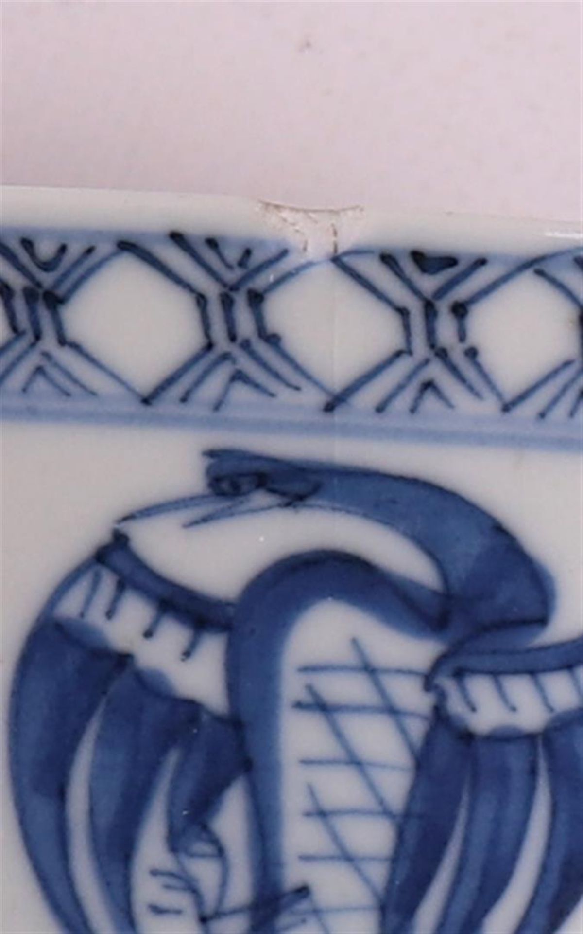A pair of blue/white porcelain bowls on a stand, China, early 20th century. - Image 7 of 8