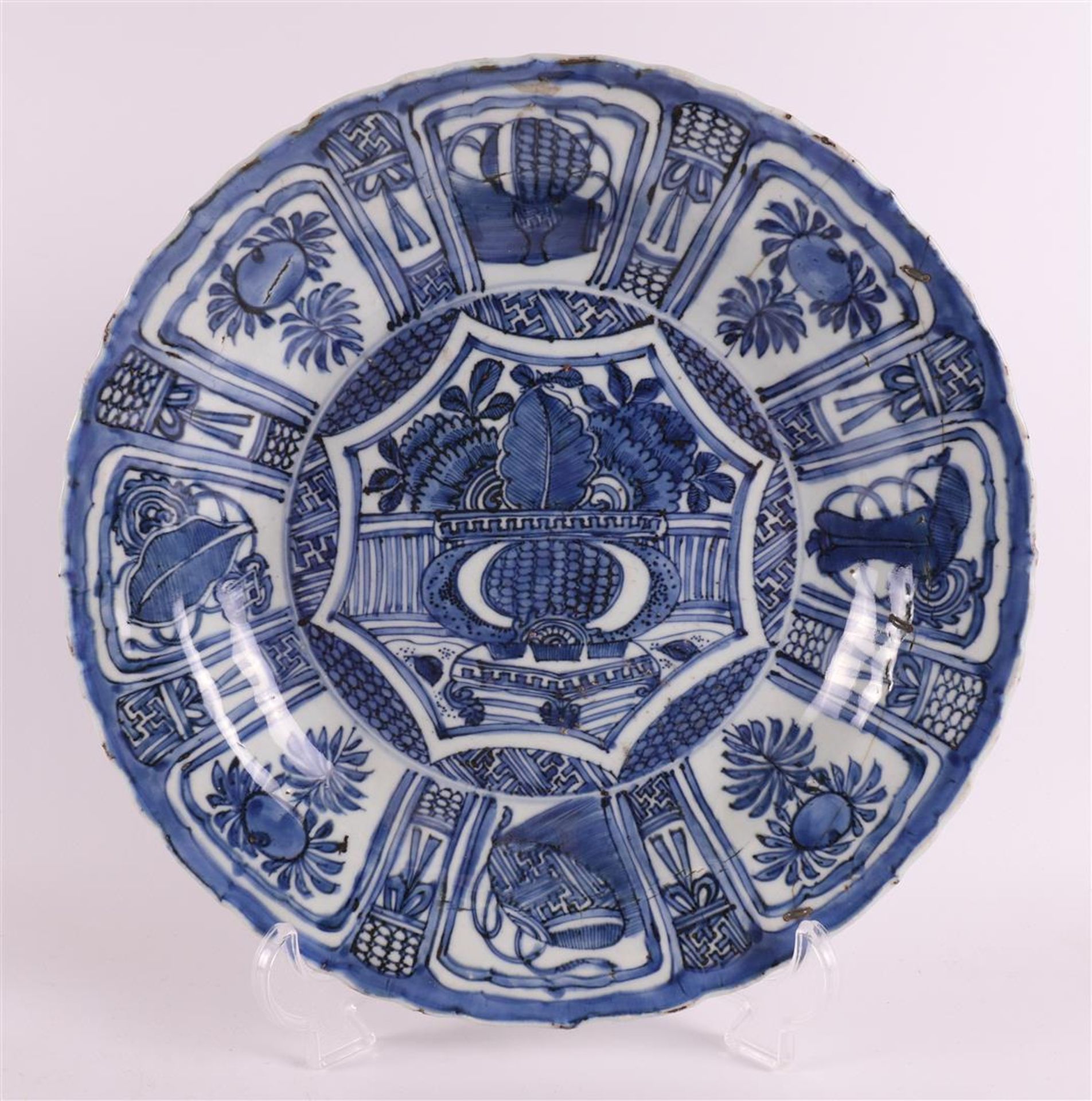 A blue/white porcelain 'kraak' dish, China, Wanli, around 1600.