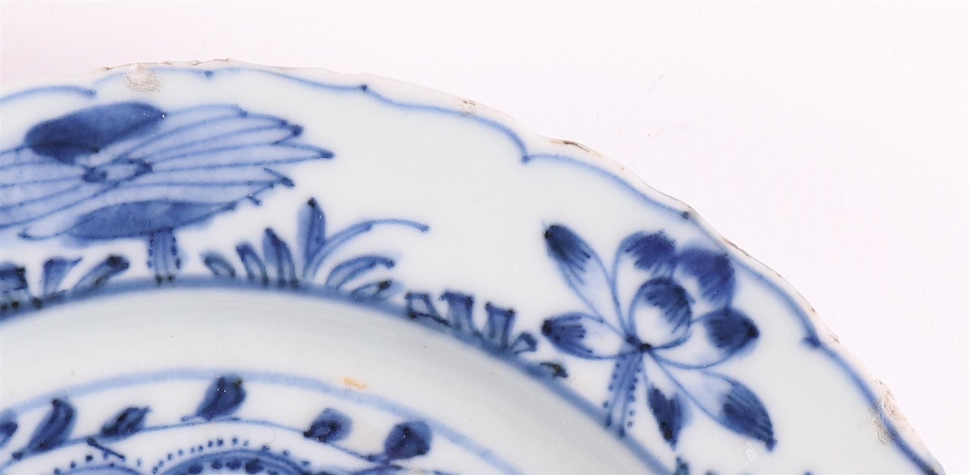 A blue/white porcelain contoured plate, China, 2nd half of the 17th century. - Image 6 of 7