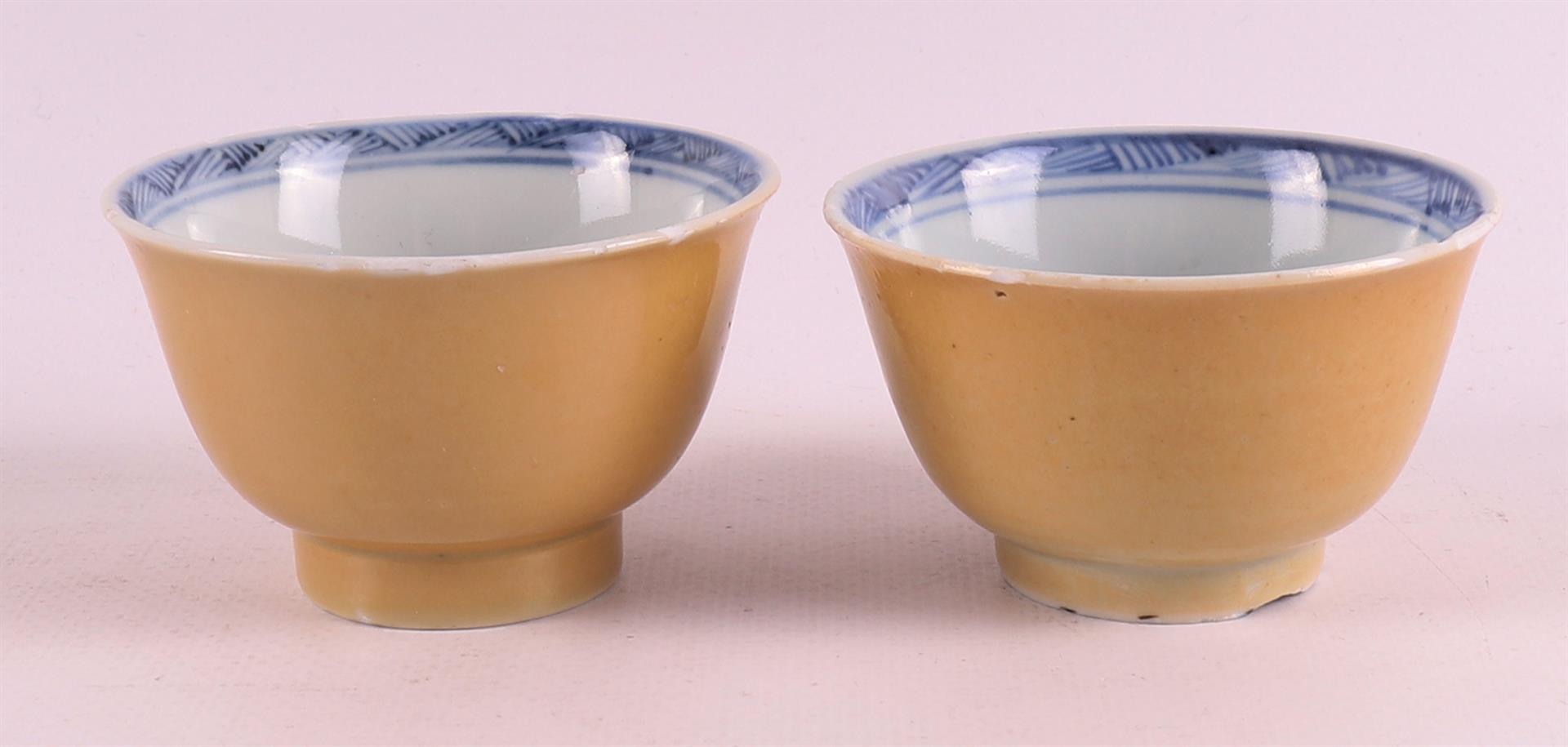 A lot of various porcelain cups and saucers, China, 18th century, - Image 13 of 17