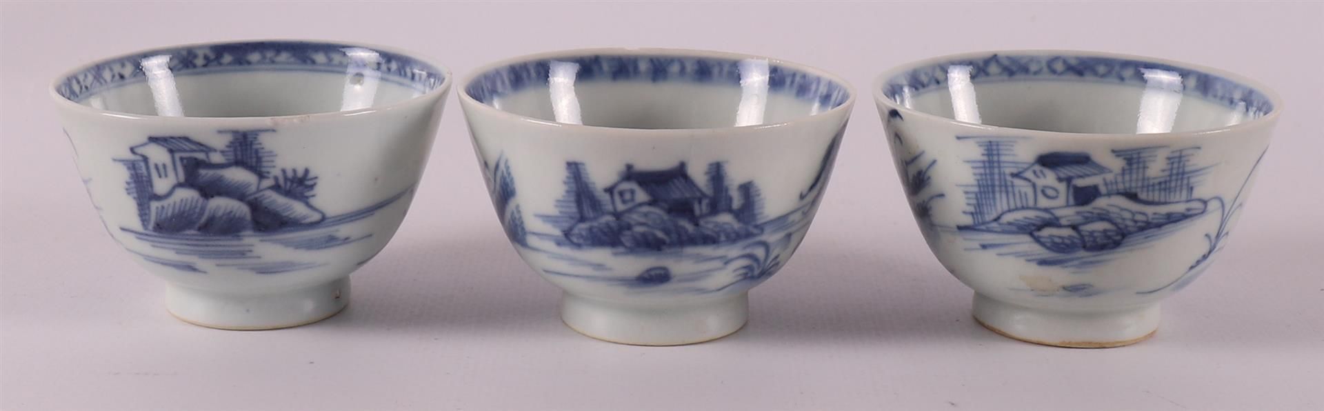 Six blue/white porcelain cups and four saucers, China, Qianlong, 18th century. - Image 17 of 21