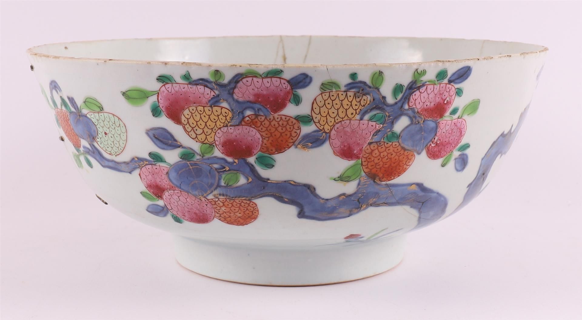 A lot of various Chinese porcelain bowls, China, 18th century - Image 9 of 25