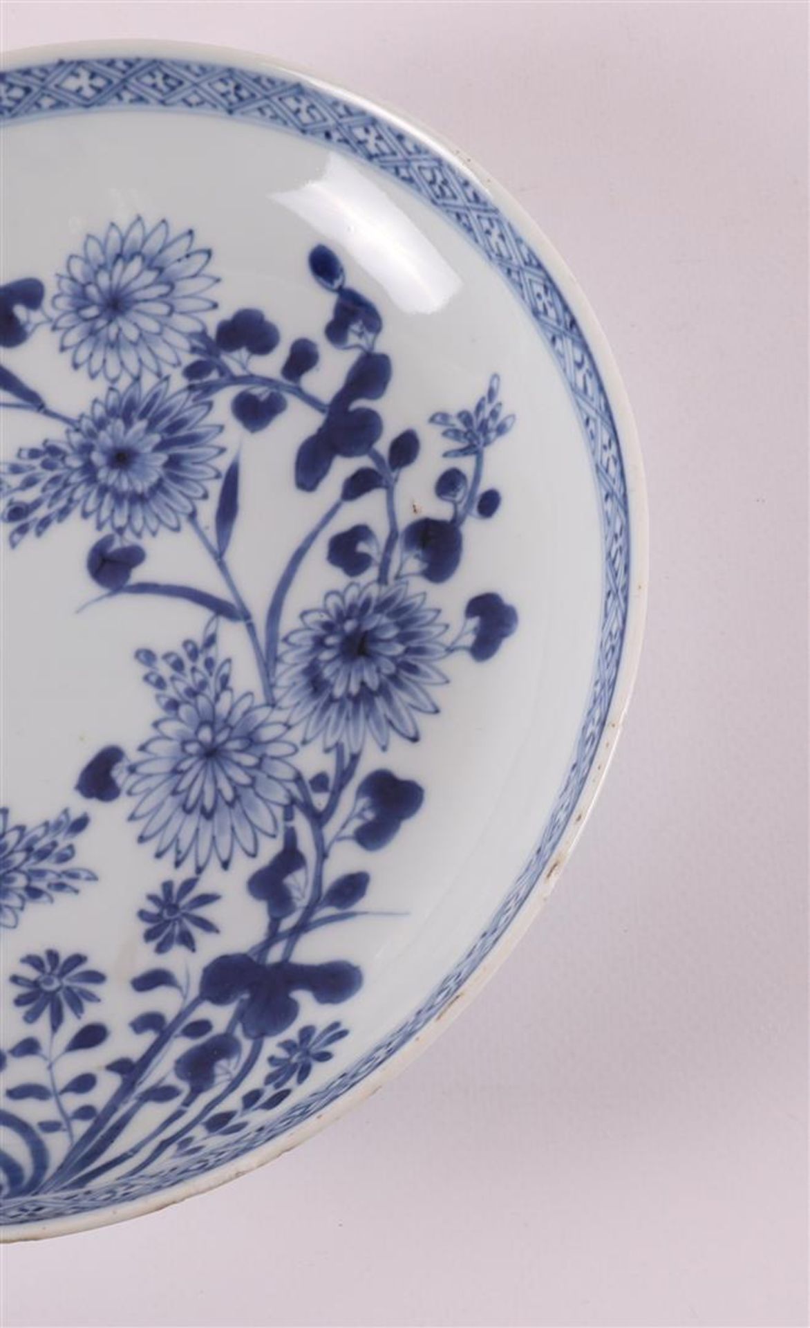 A series of three blue/white porcelain plates, China, Qianlong, 18th century. - Bild 10 aus 11