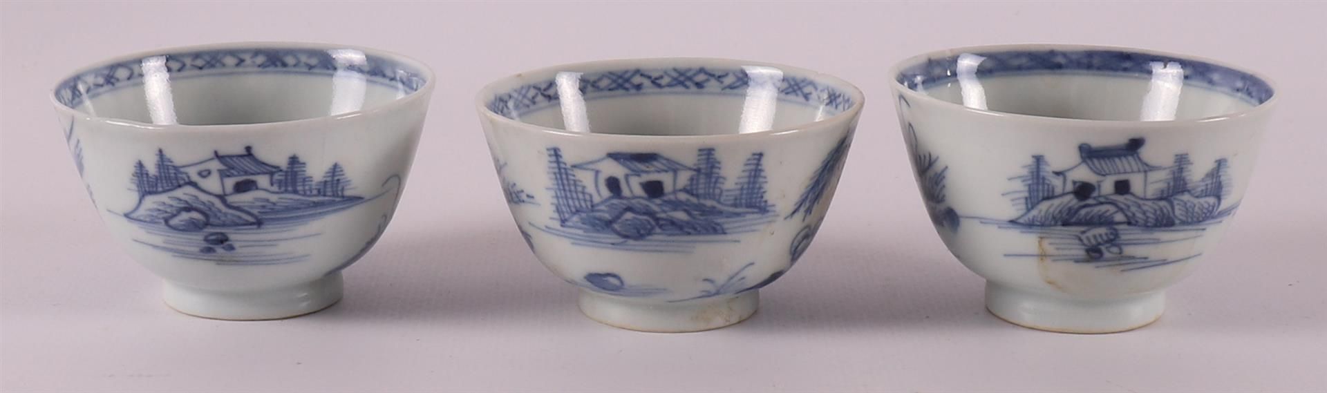 Six blue/white porcelain cups and four saucers, China, Qianlong, 18th century. - Image 10 of 21