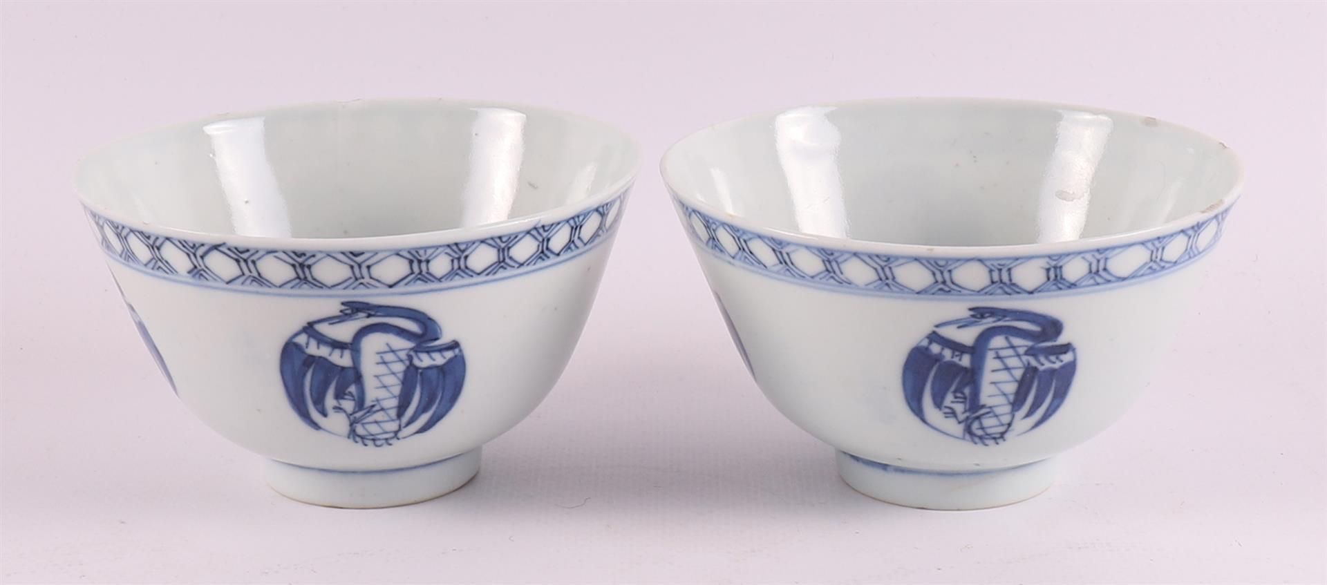 A pair of blue/white porcelain bowls on a stand, China, early 20th century. - Image 2 of 8