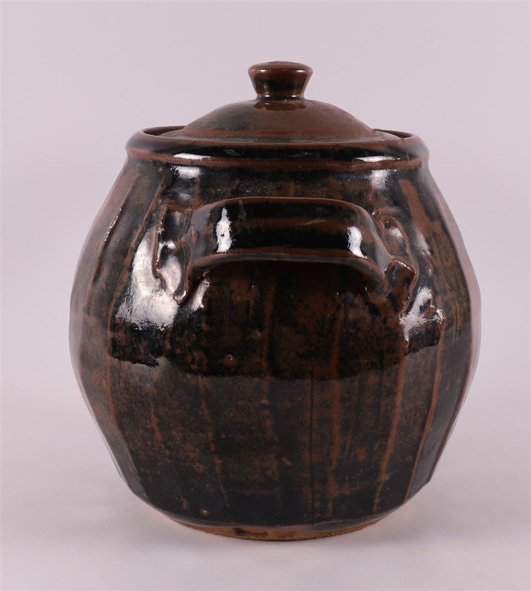 A brown glazed ceramic teapot, 2nd half of the 20th century. - Bild 3 aus 8