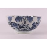 A blue/white porcelain bowl on stand, China, Qianlong, 18th century.
