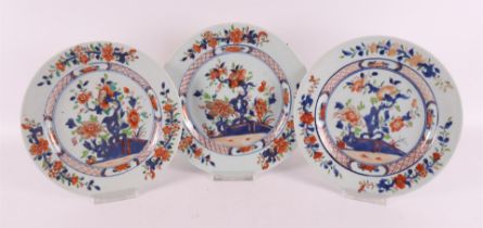 A series of three porcelain Chinese Imari plates, China, Qianlong 18th century.