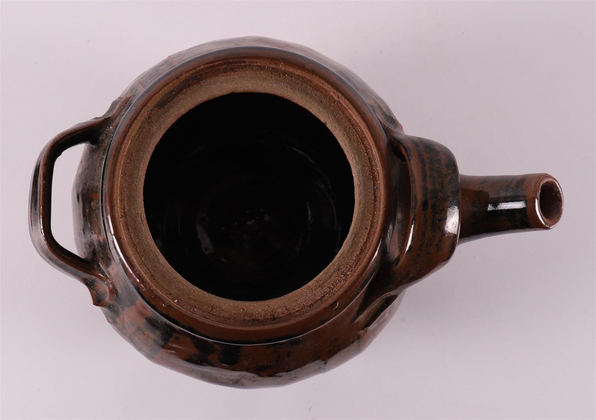 A brown glazed ceramic teapot, 2nd half of the 20th century. - Bild 5 aus 8