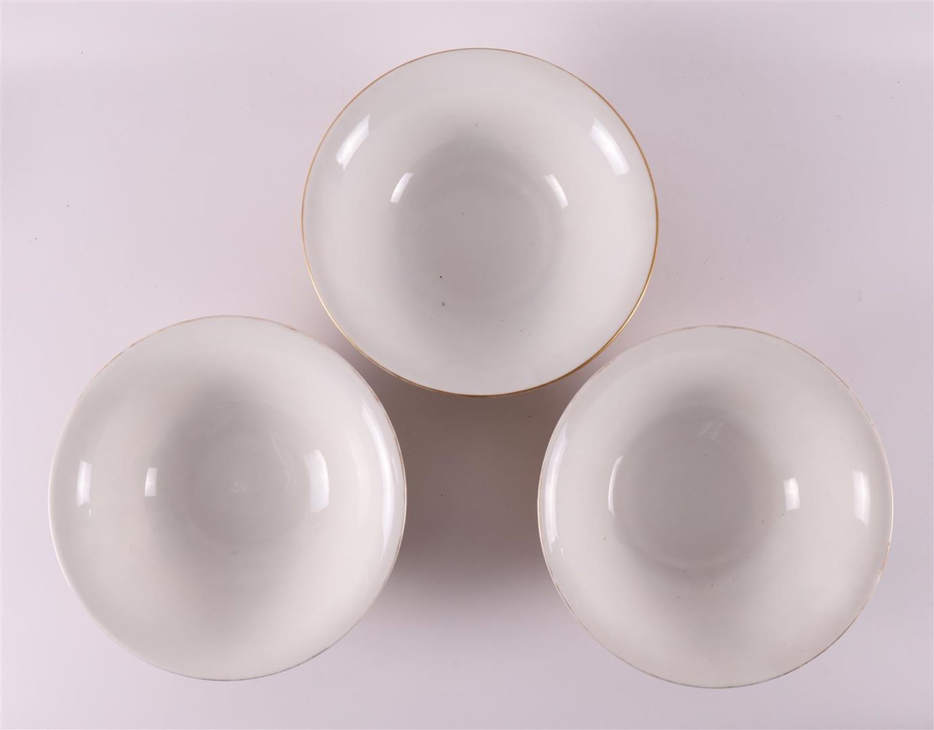 A series of three porcelain bowls, 19th century. - Image 5 of 7