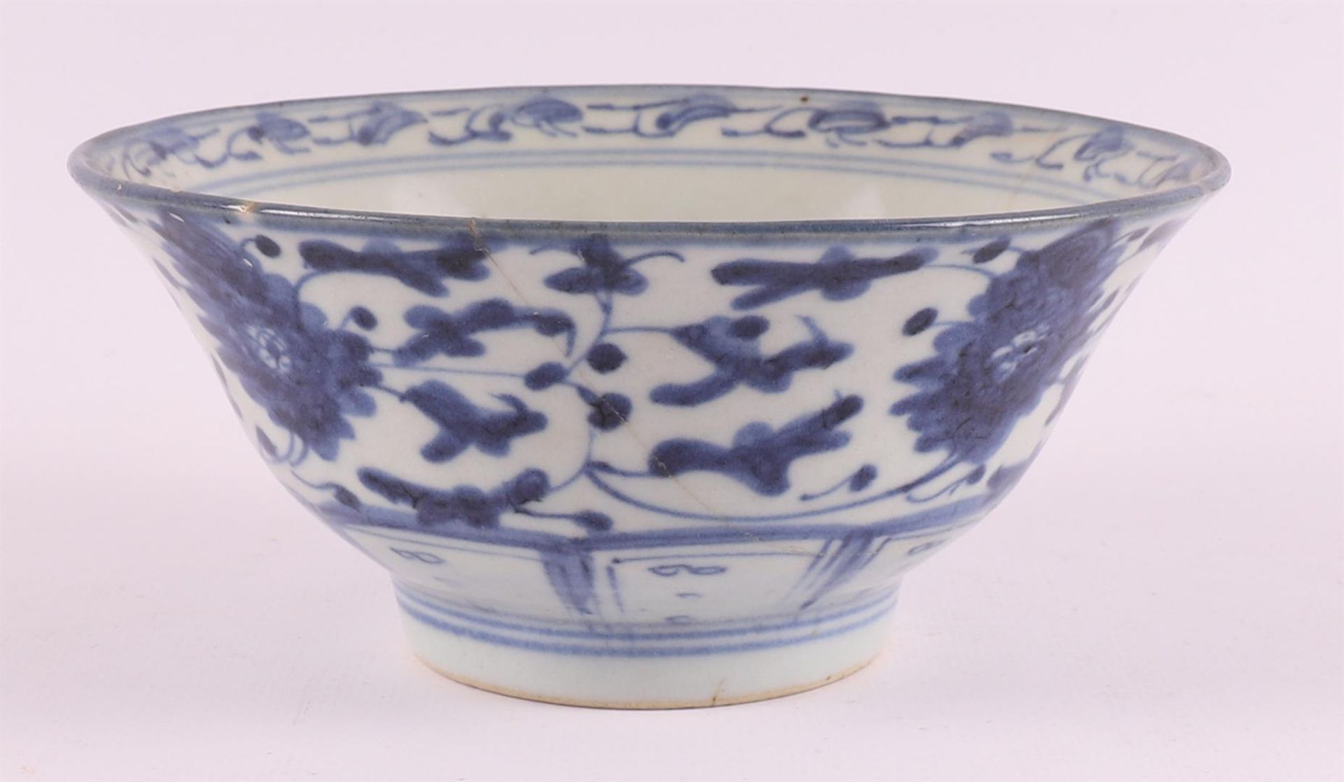 A lot of various Chinese porcelain bowls, China, 18th century - Image 22 of 25