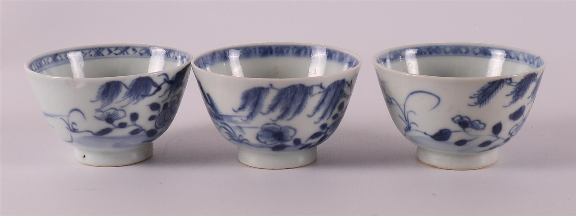 Six blue/white porcelain cups and four saucers, China, Qianlong, 18th century. - Image 18 of 21